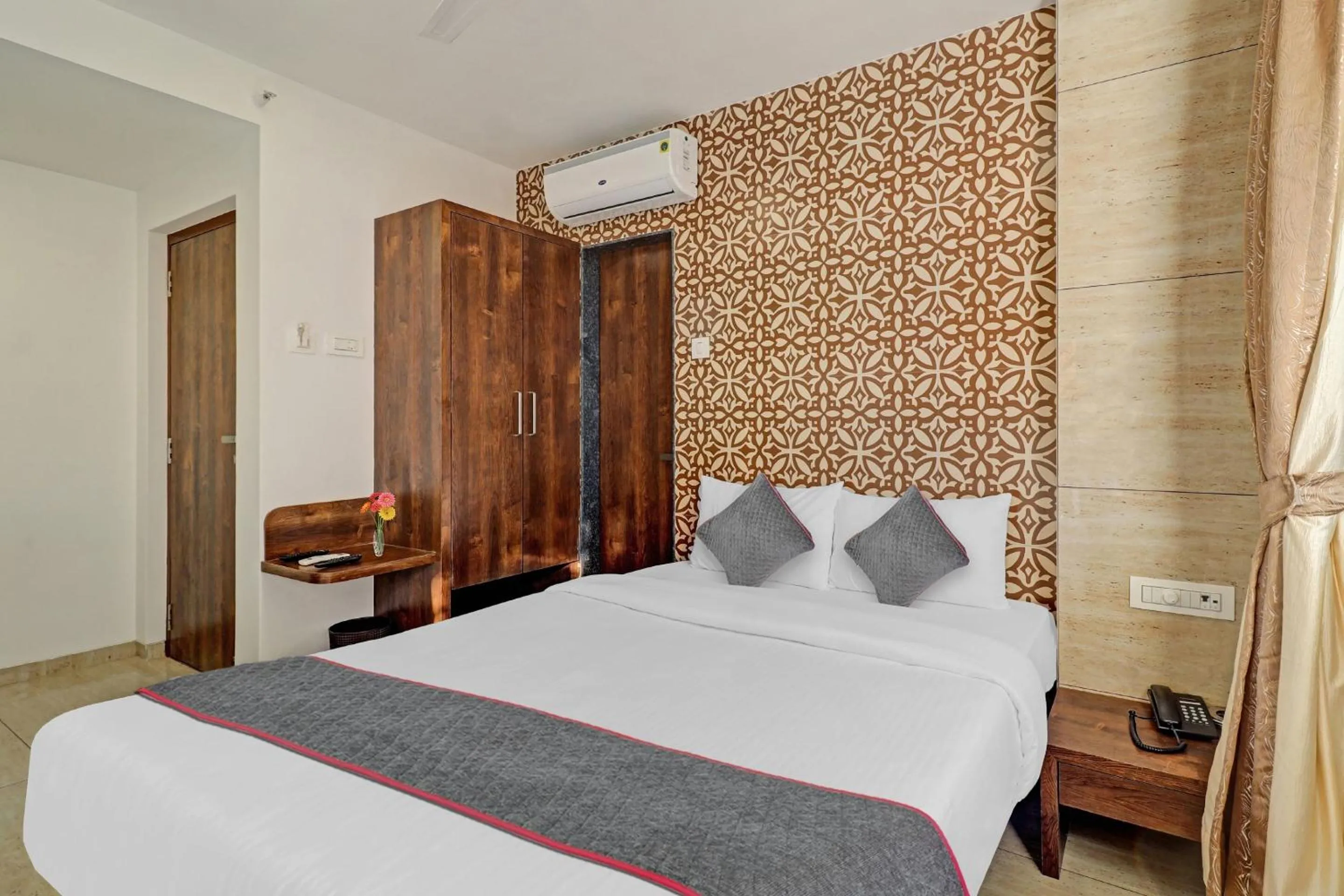 Bedroom, Bed in Townhouse Vandana Residency