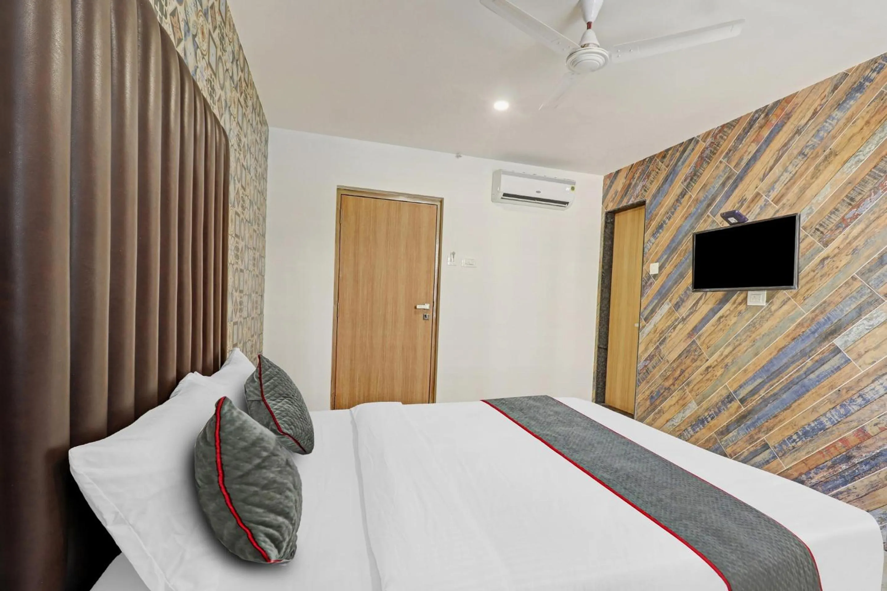 Bedroom, Bed in Townhouse Vandana Residency