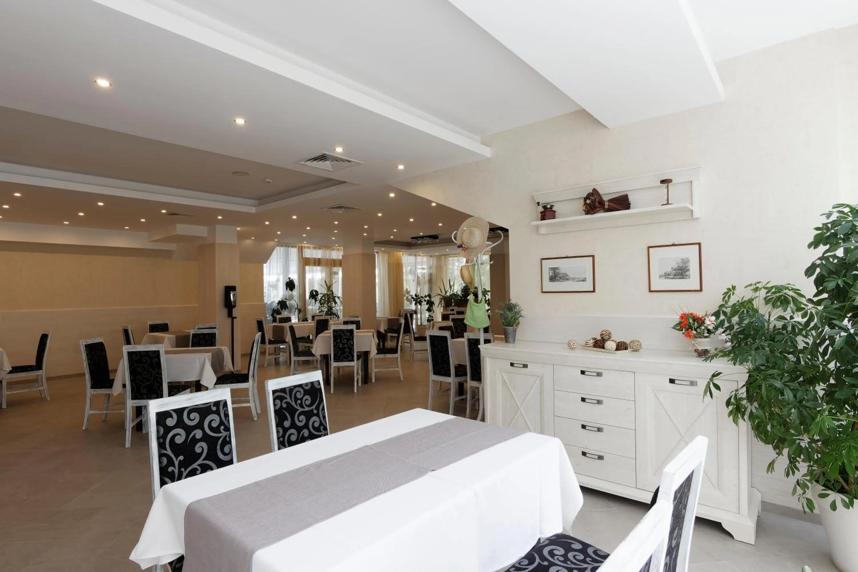 Restaurant/places to eat in Hotel Slavey - All Inclusive