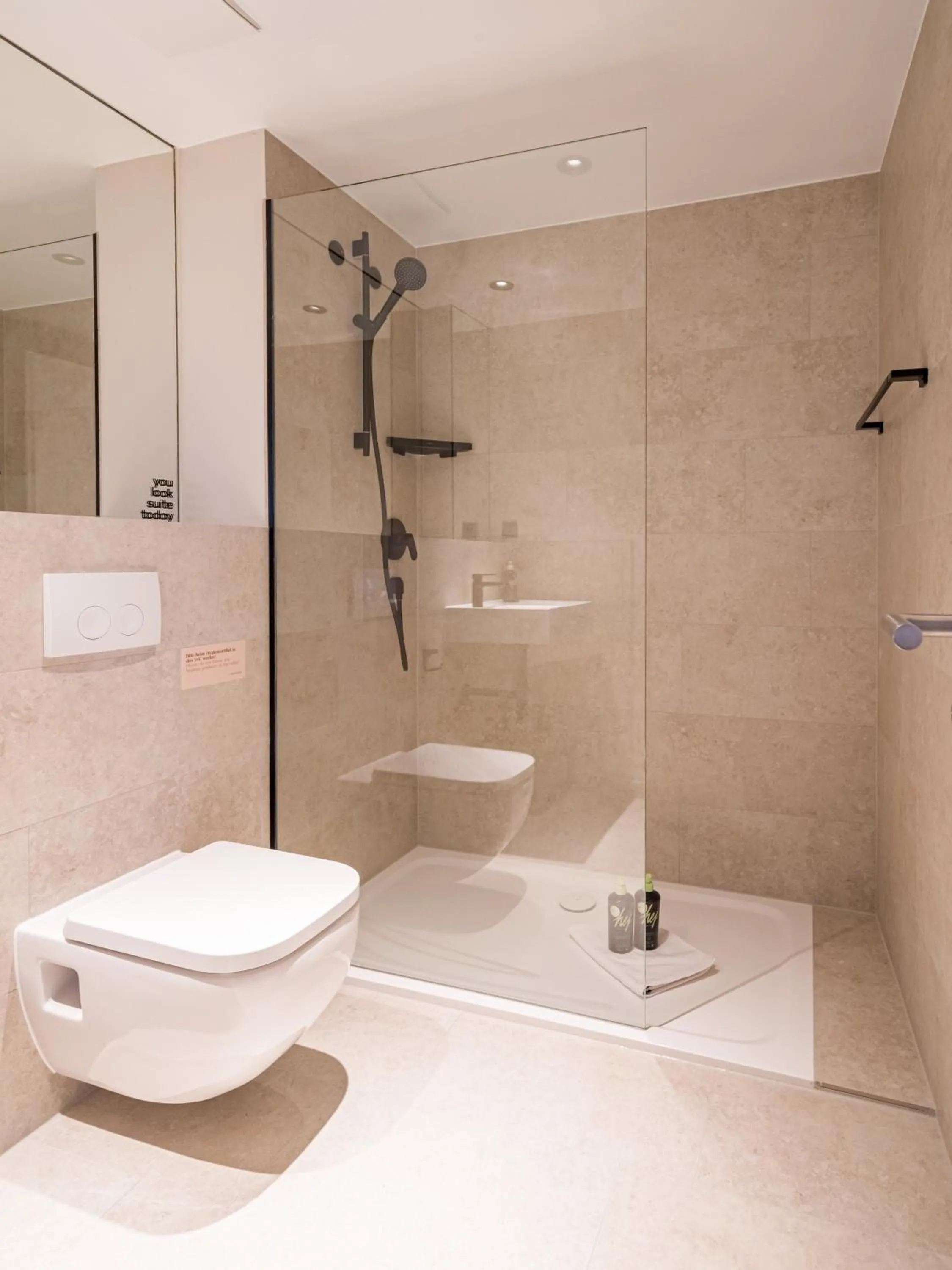 Shower in Limehome Saarbrücken Berliner Promenade