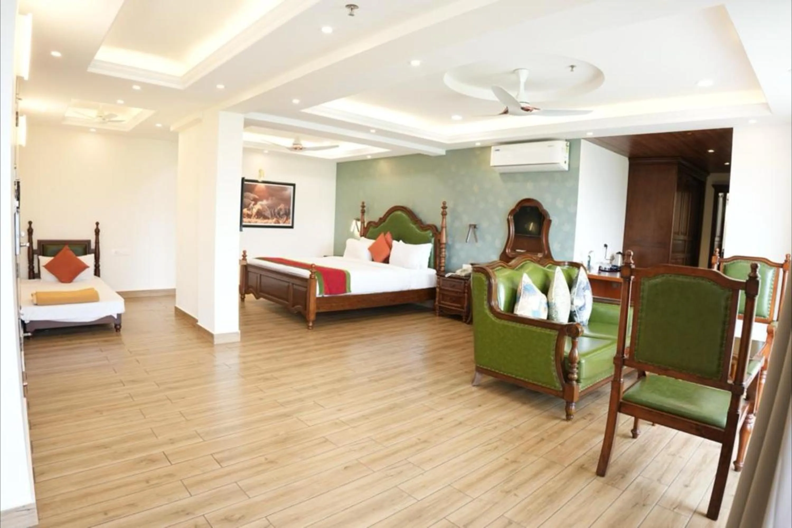 Photo of the whole room, Bed in British County Resorts