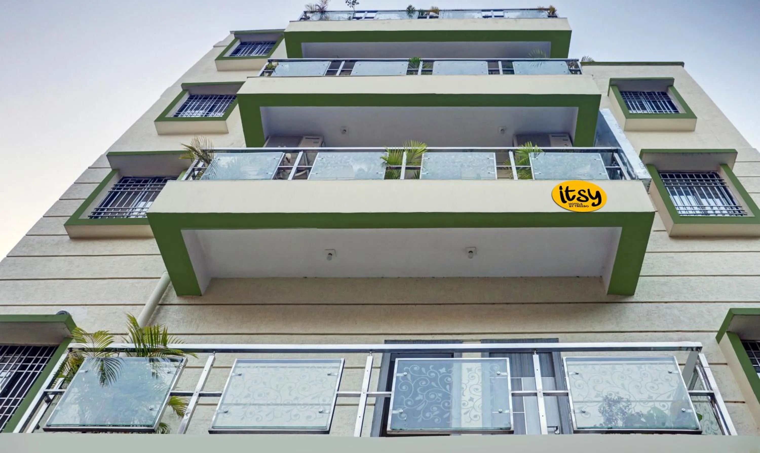 Property building in Itsy Hotels Cradle Regency