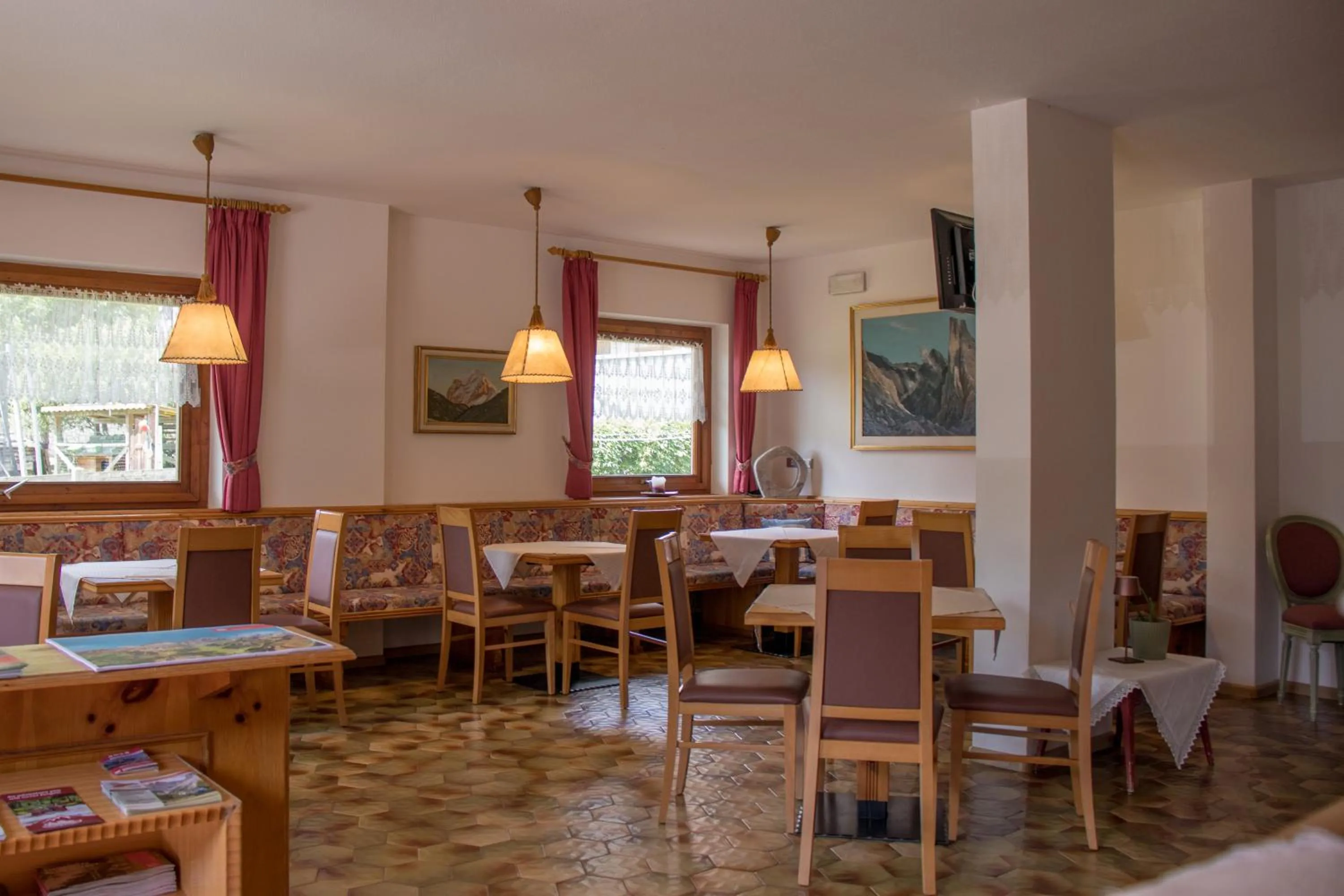 Lobby or reception in Hotel Garnì Rosengarten