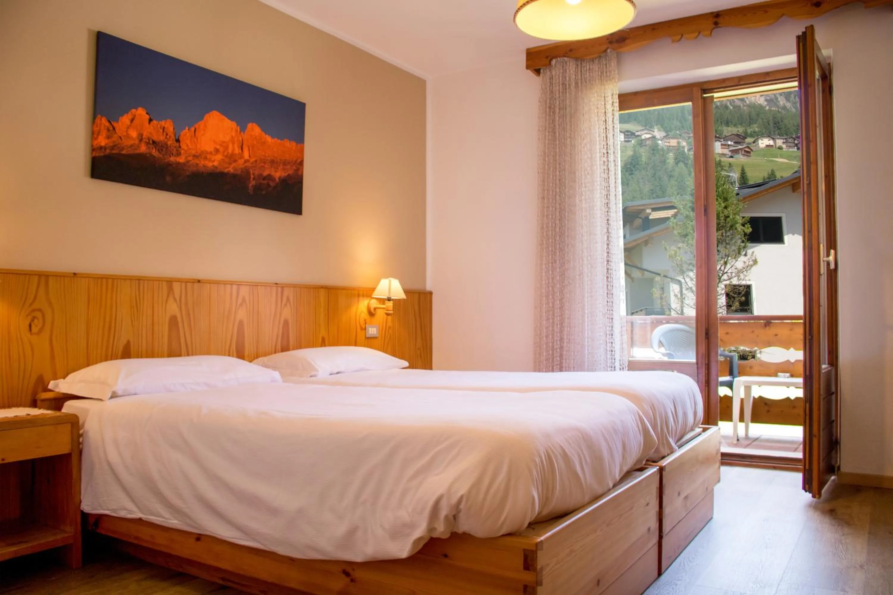 Photo of the whole room, Bed in Hotel Garnì Rosengarten