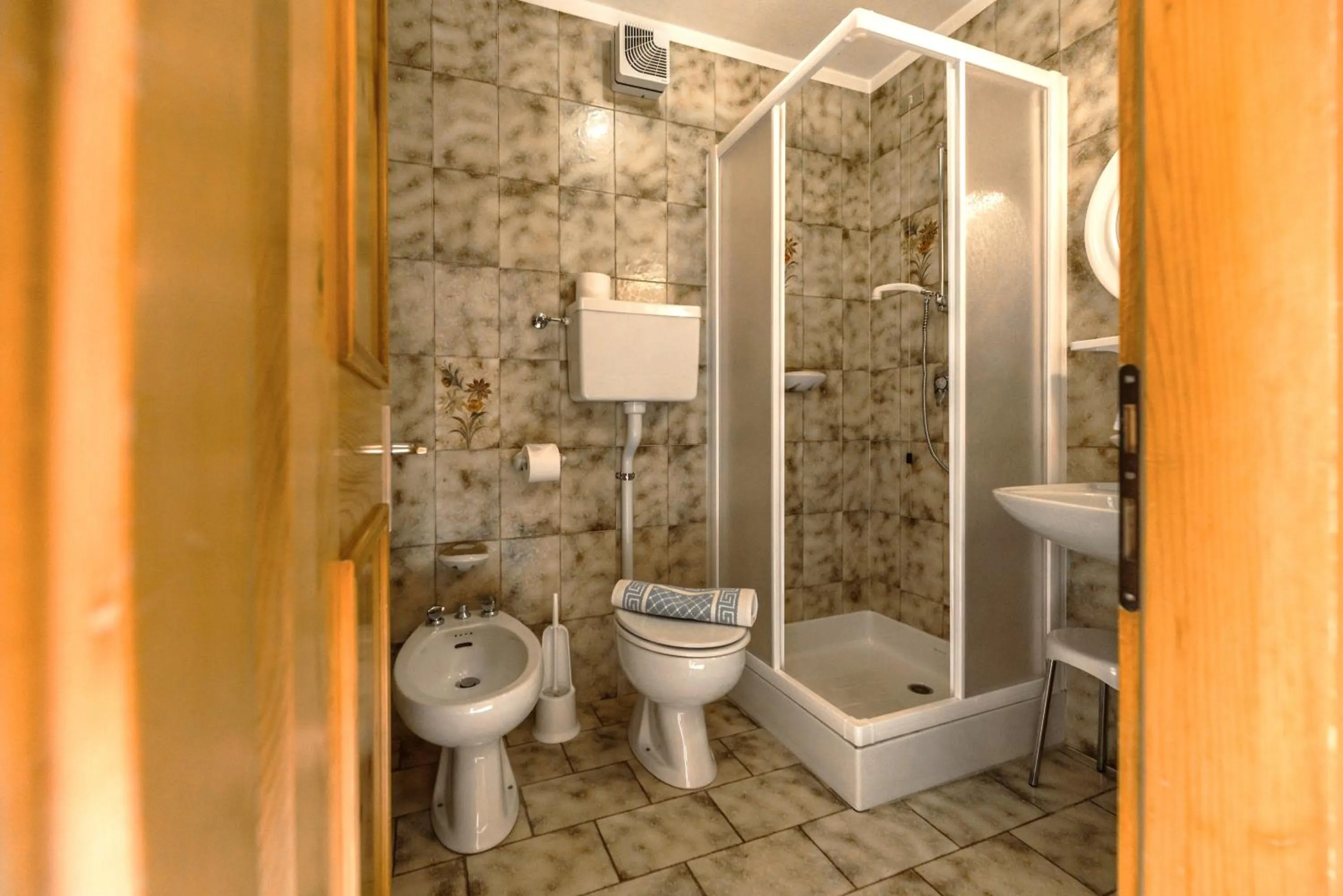 Shower in Hotel Garnì Rosengarten