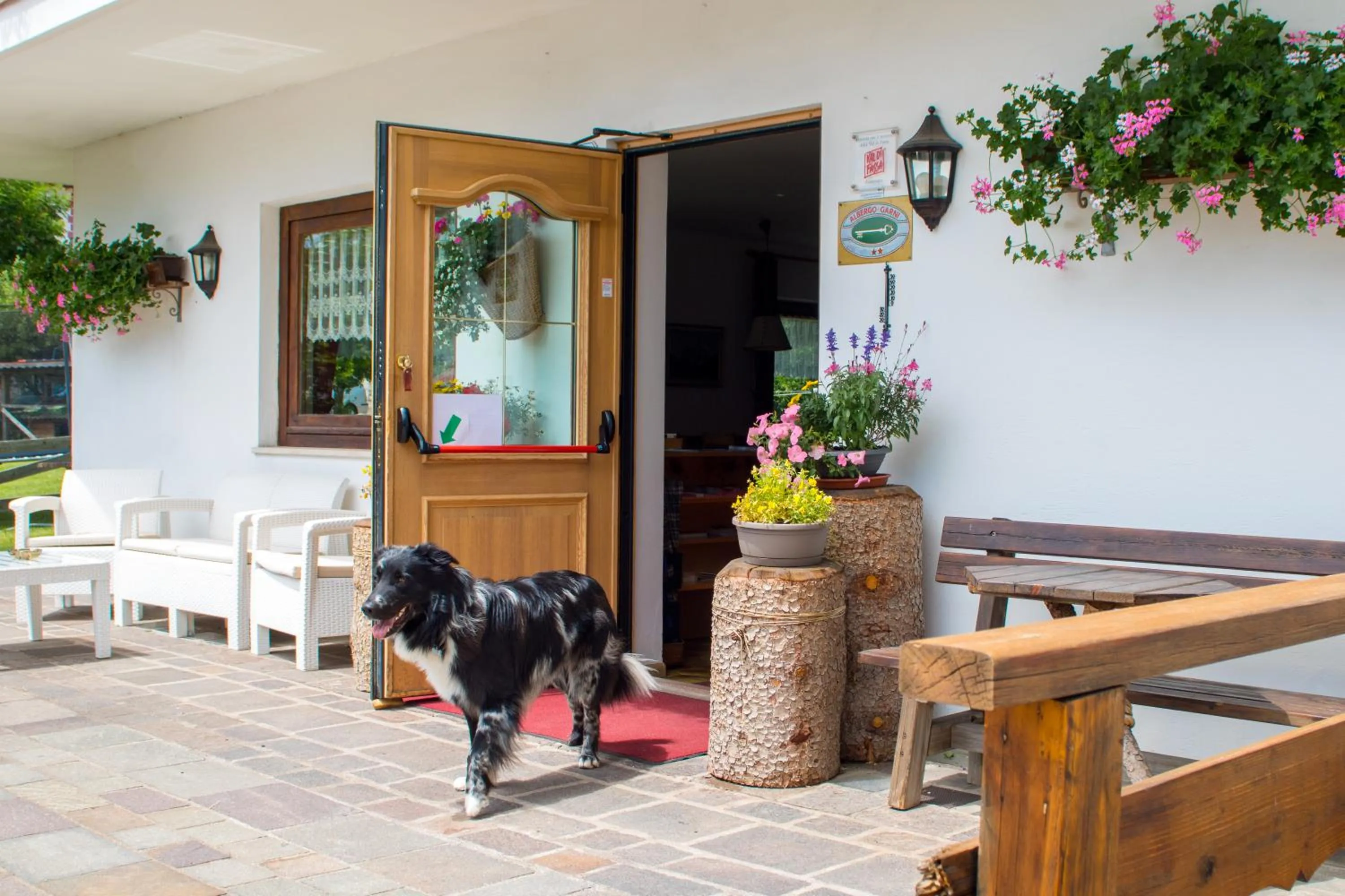 Lobby or reception in Hotel Garnì Rosengarten