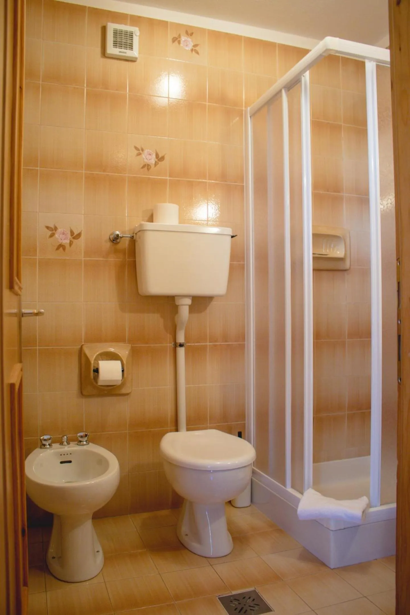 Shower in Hotel Garnì Rosengarten