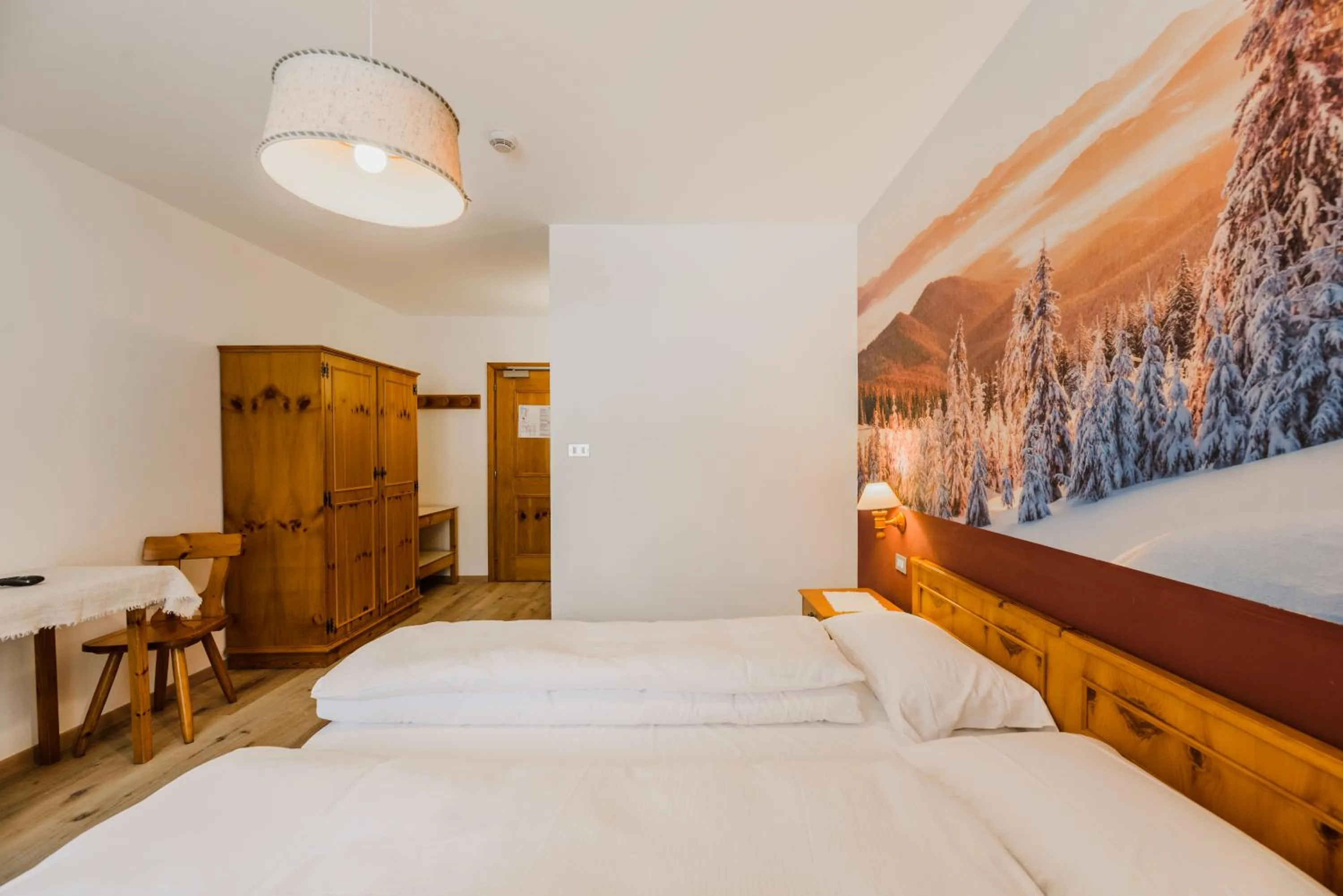 Photo of the whole room, Bed in Hotel Garnì Rosengarten