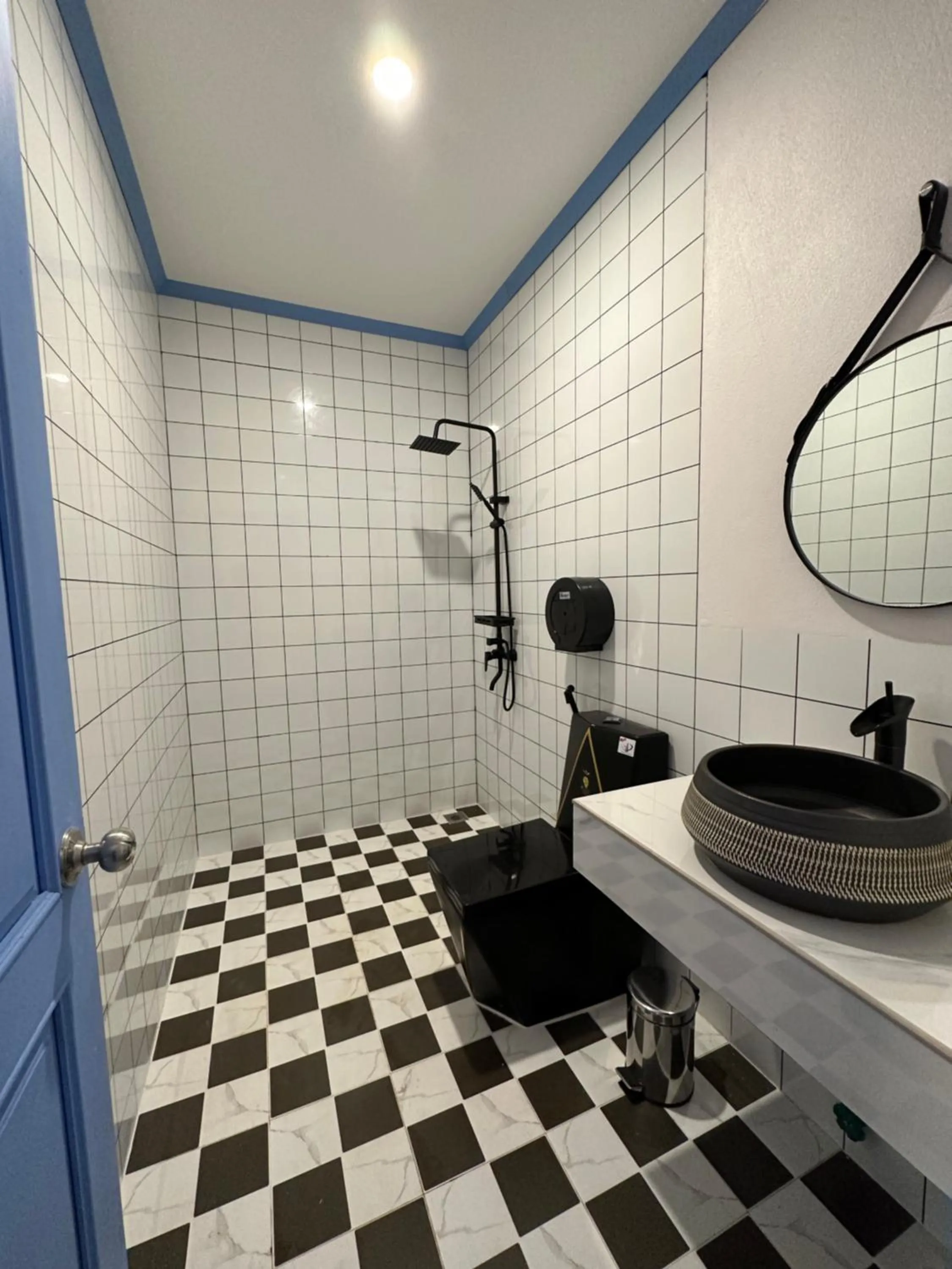 Shower in Sadakham Hotel