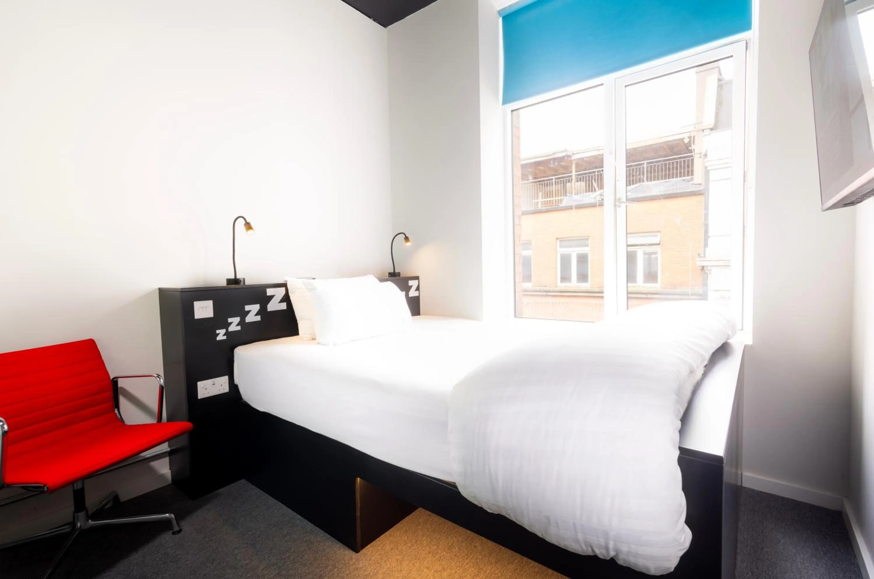 Bedroom, Bed in REZz Temple Bar, Dublin