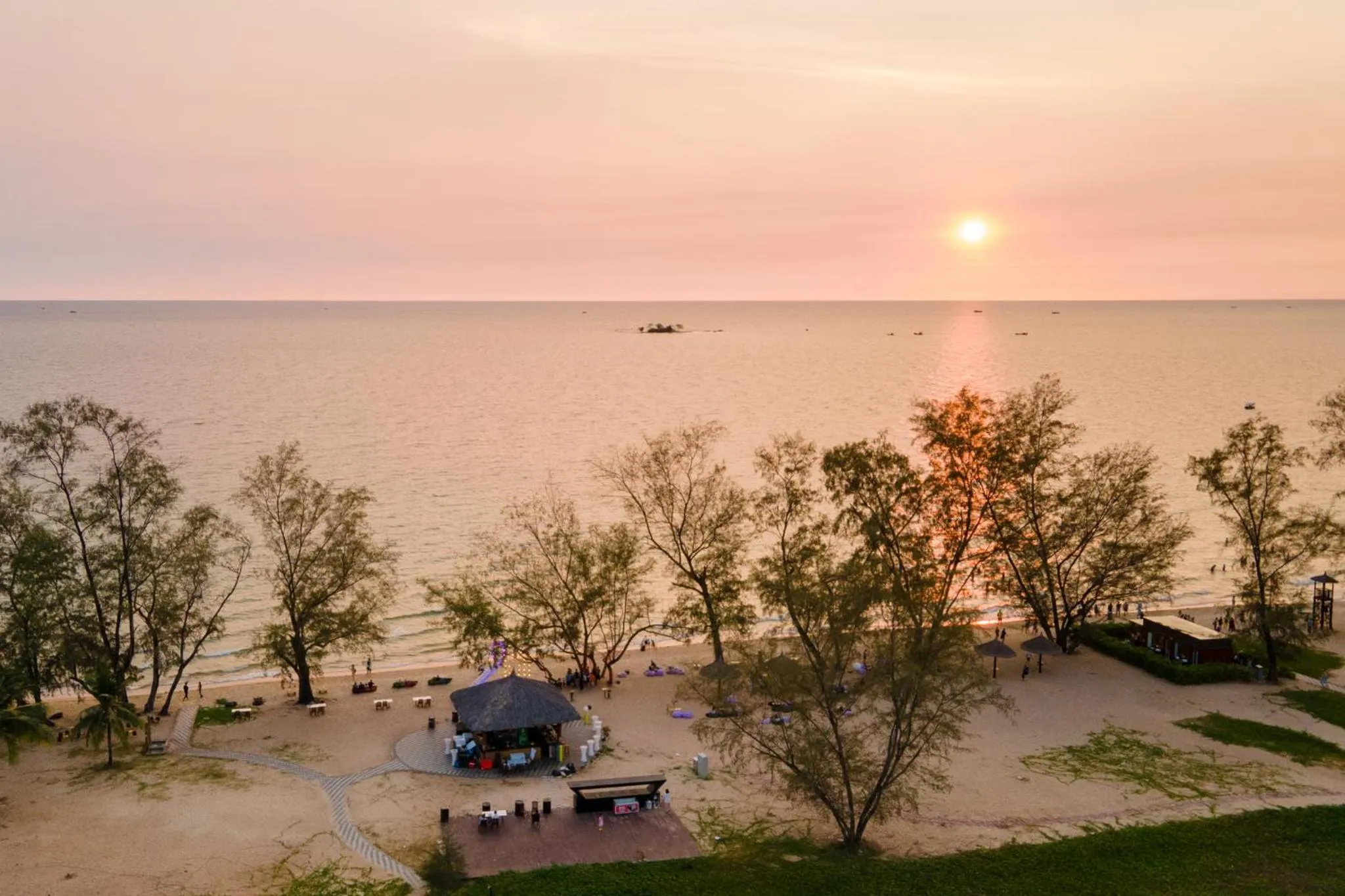 Beach in Le Palmier Phu Quoc Hotel - Free Shuttle To Grand World