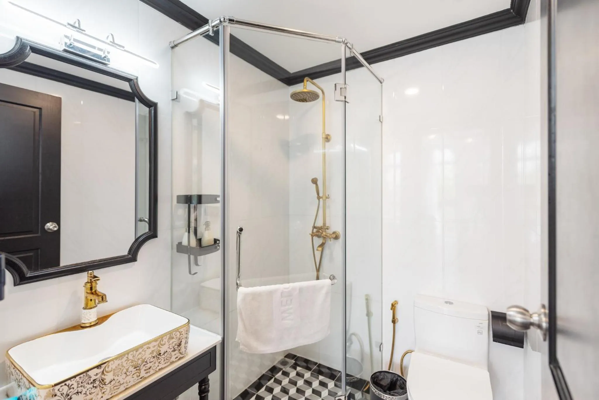 Shower in Le Palmier Phu Quoc Hotel - Free Shuttle To Grand World