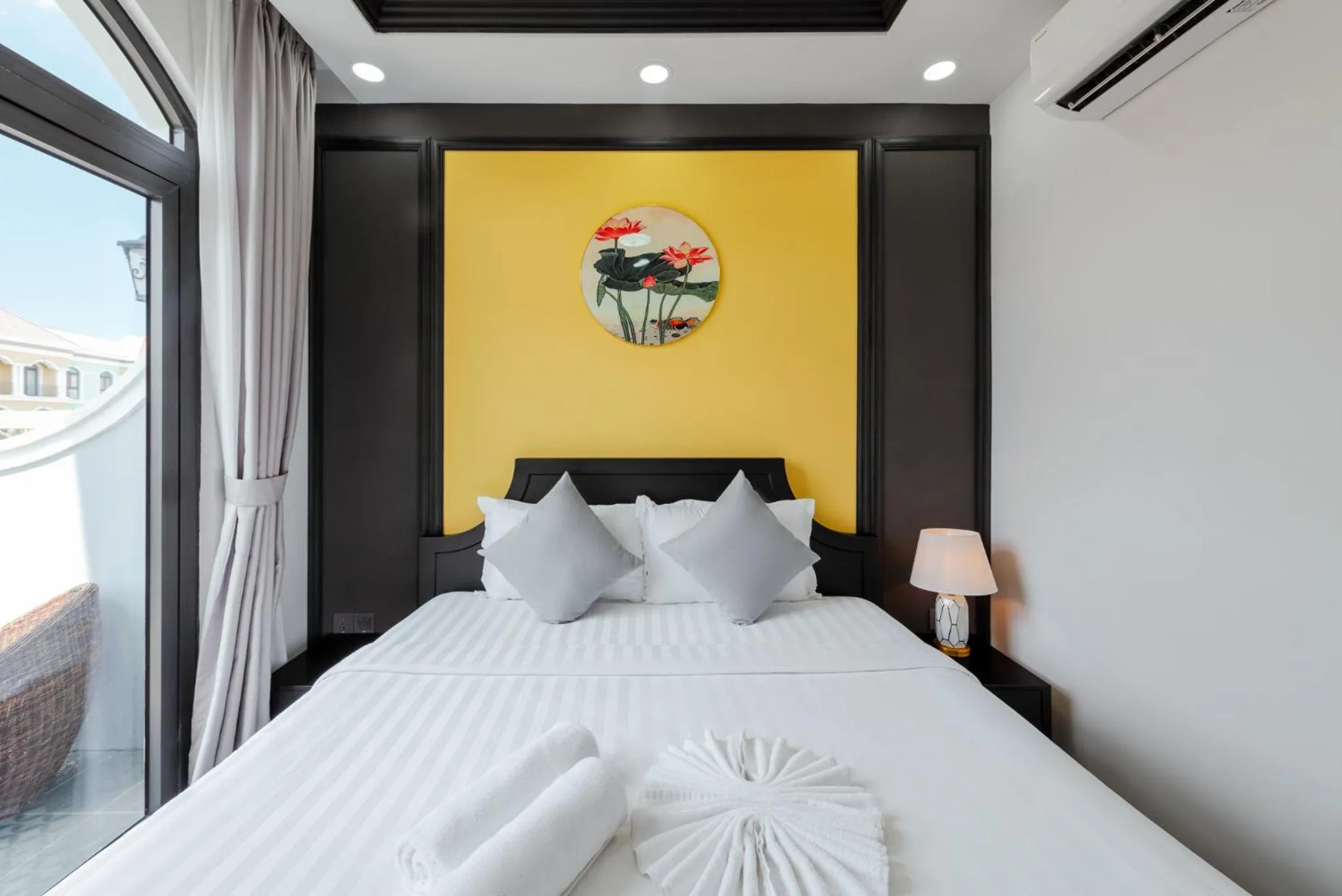 Bed in Le Palmier Phu Quoc Hotel - Free Shuttle To Grand World