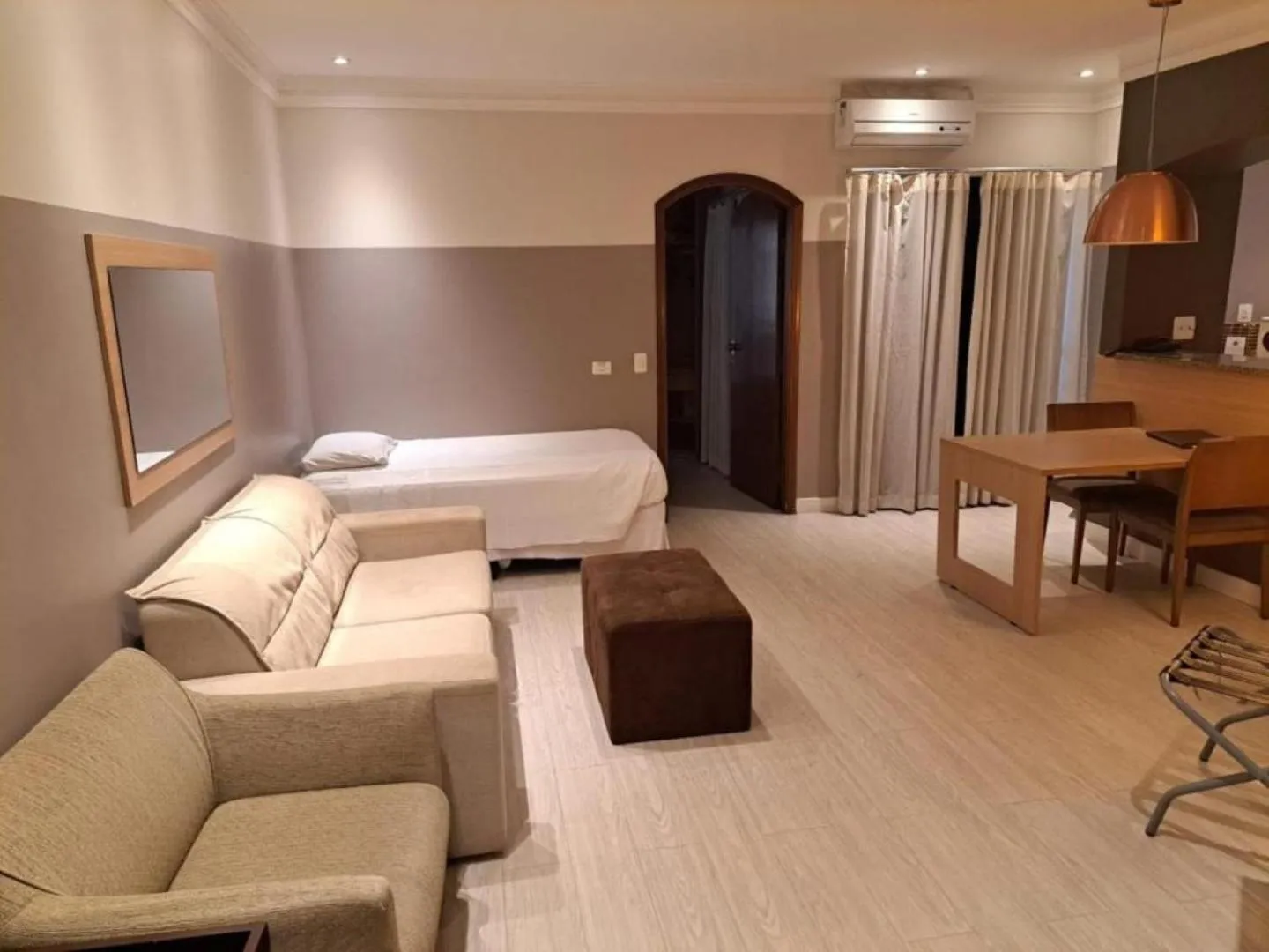 Bedroom, Bed in Cosmopolitan Praia Flat