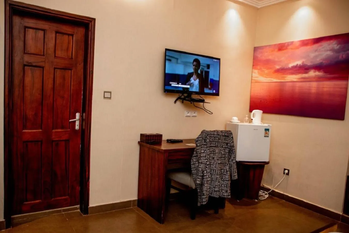 TV and multimedia in Hôtel Guest House Quatre Saisons