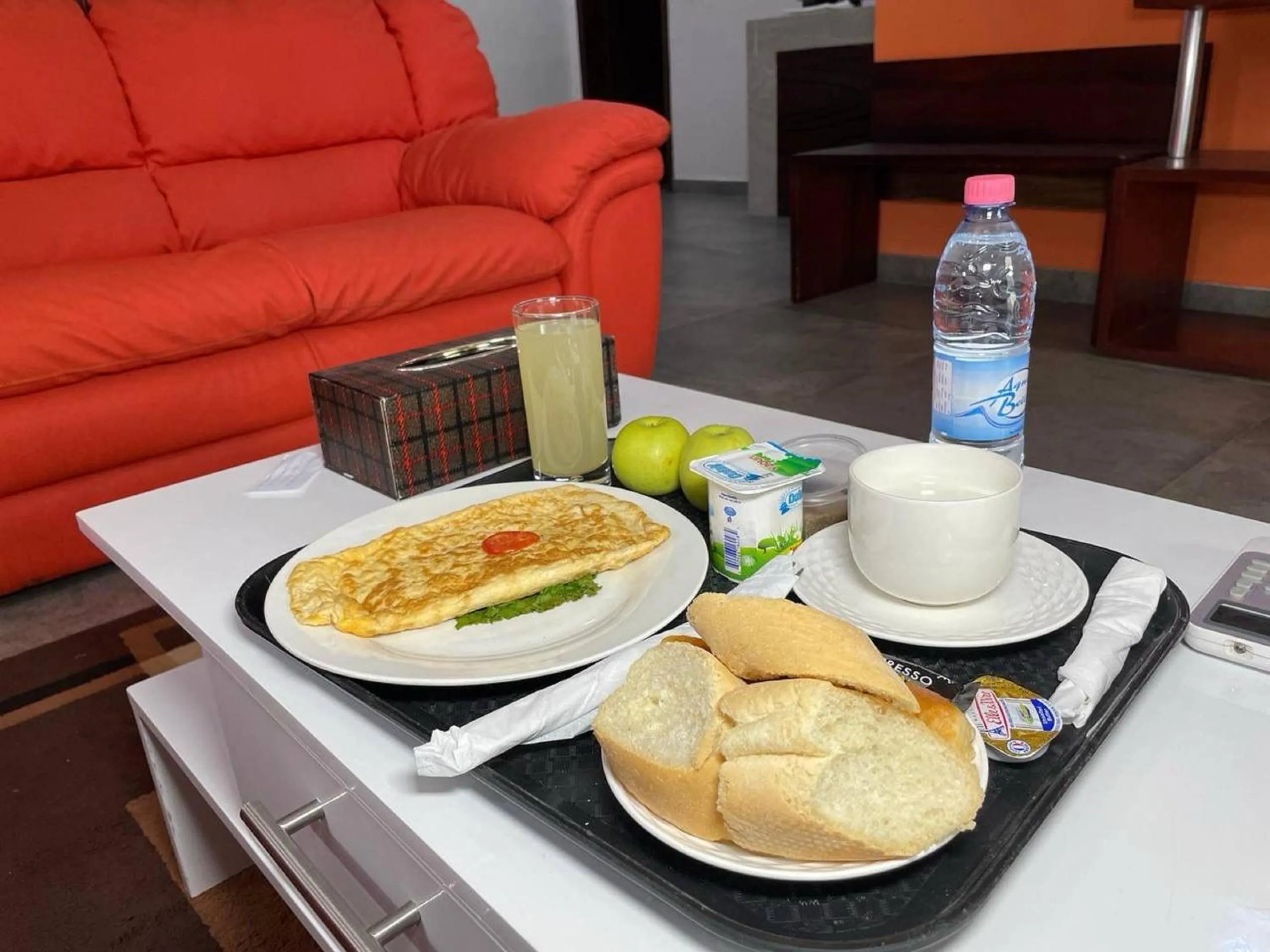 Breakfast in Hôtel Guest House Quatre Saisons