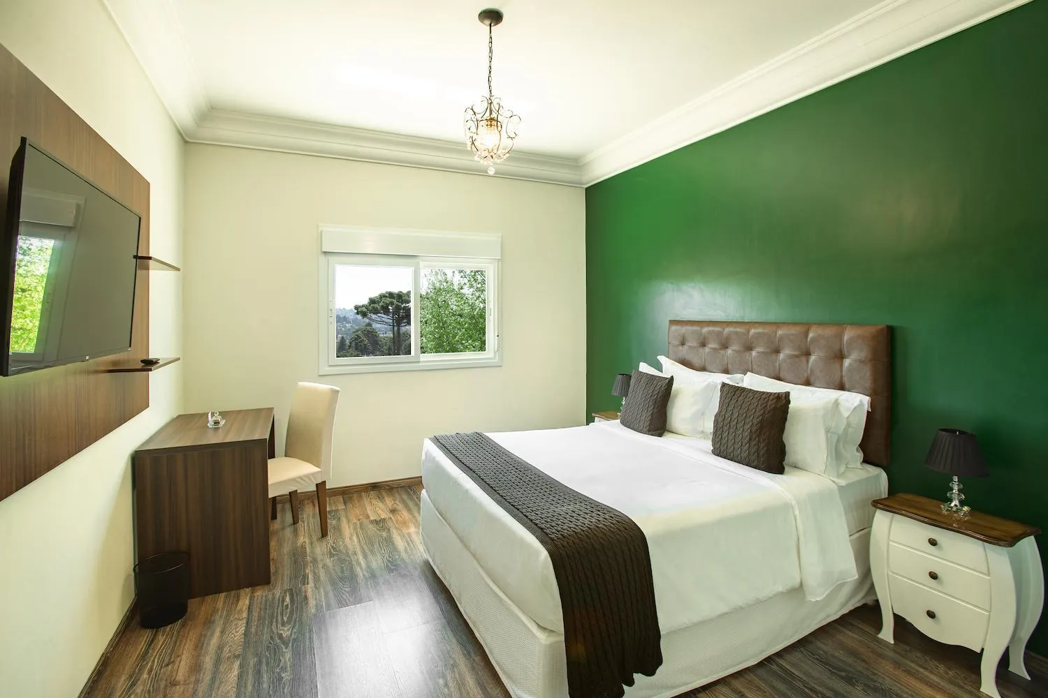 Bedroom, Bed in Altitude Lodge Hotel