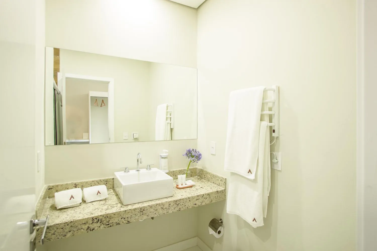 Bathroom in Altitude Lodge Hotel