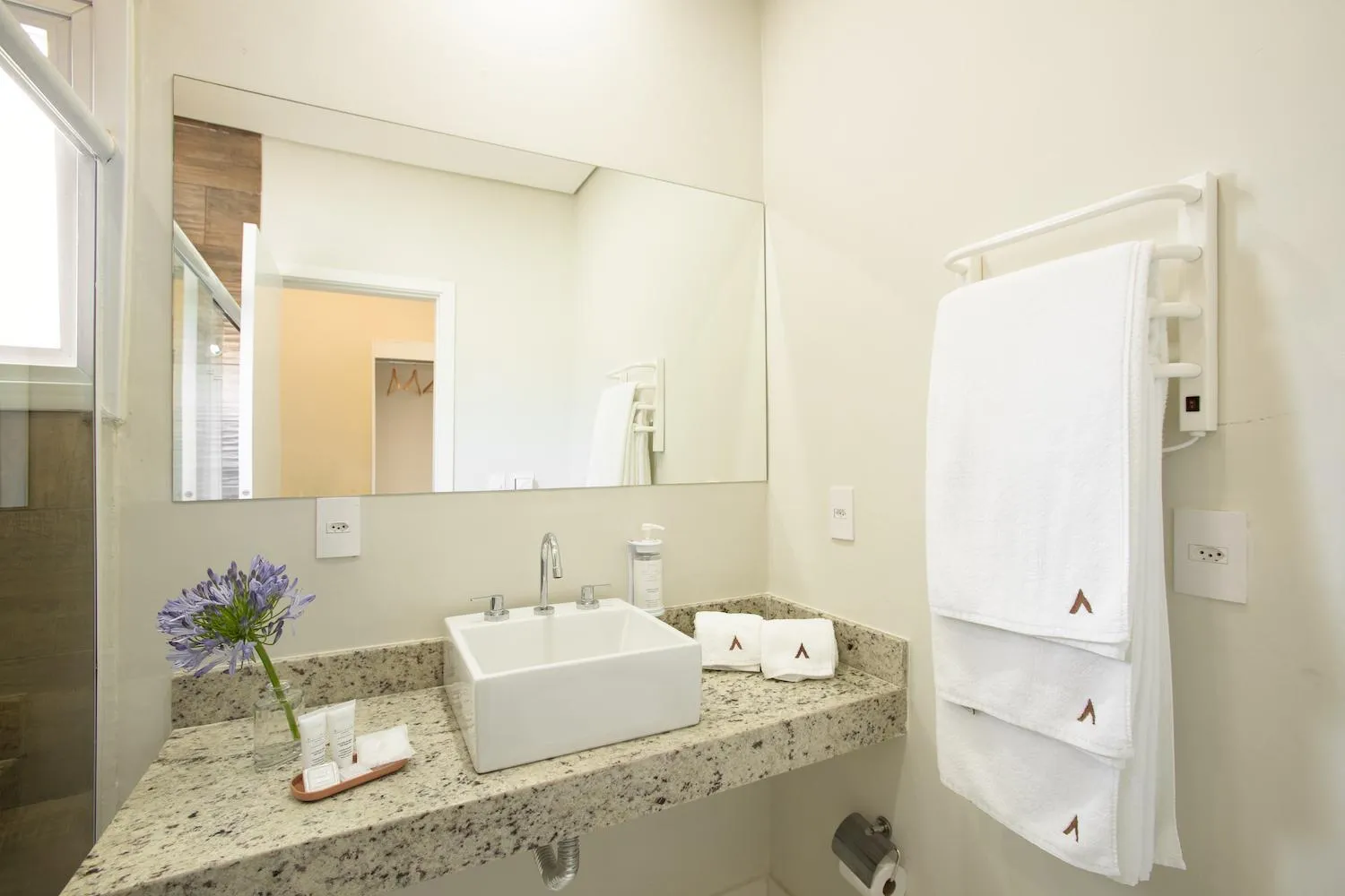 Bathroom in Altitude Lodge Hotel
