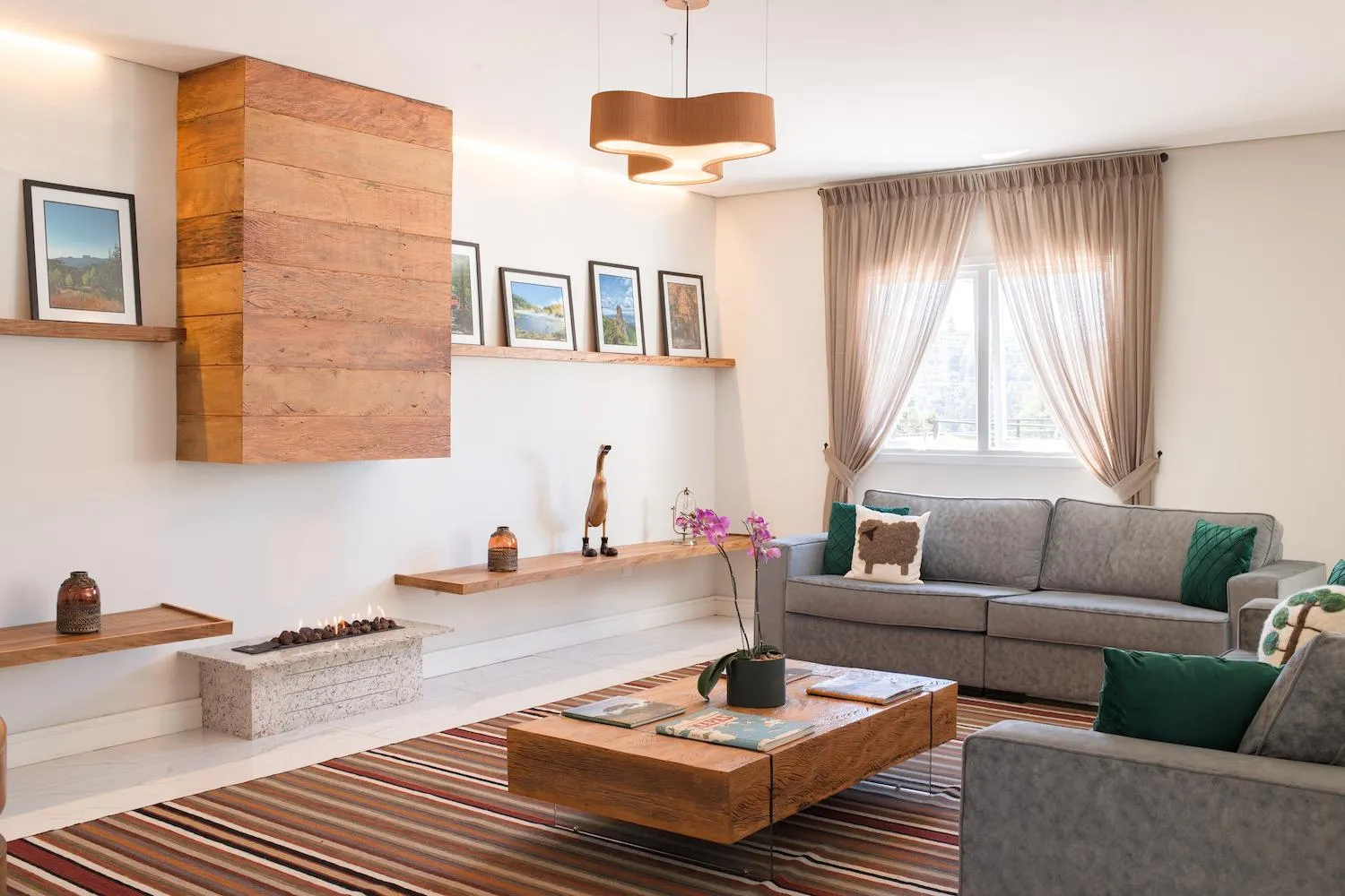 Lobby or reception in Altitude Lodge Hotel