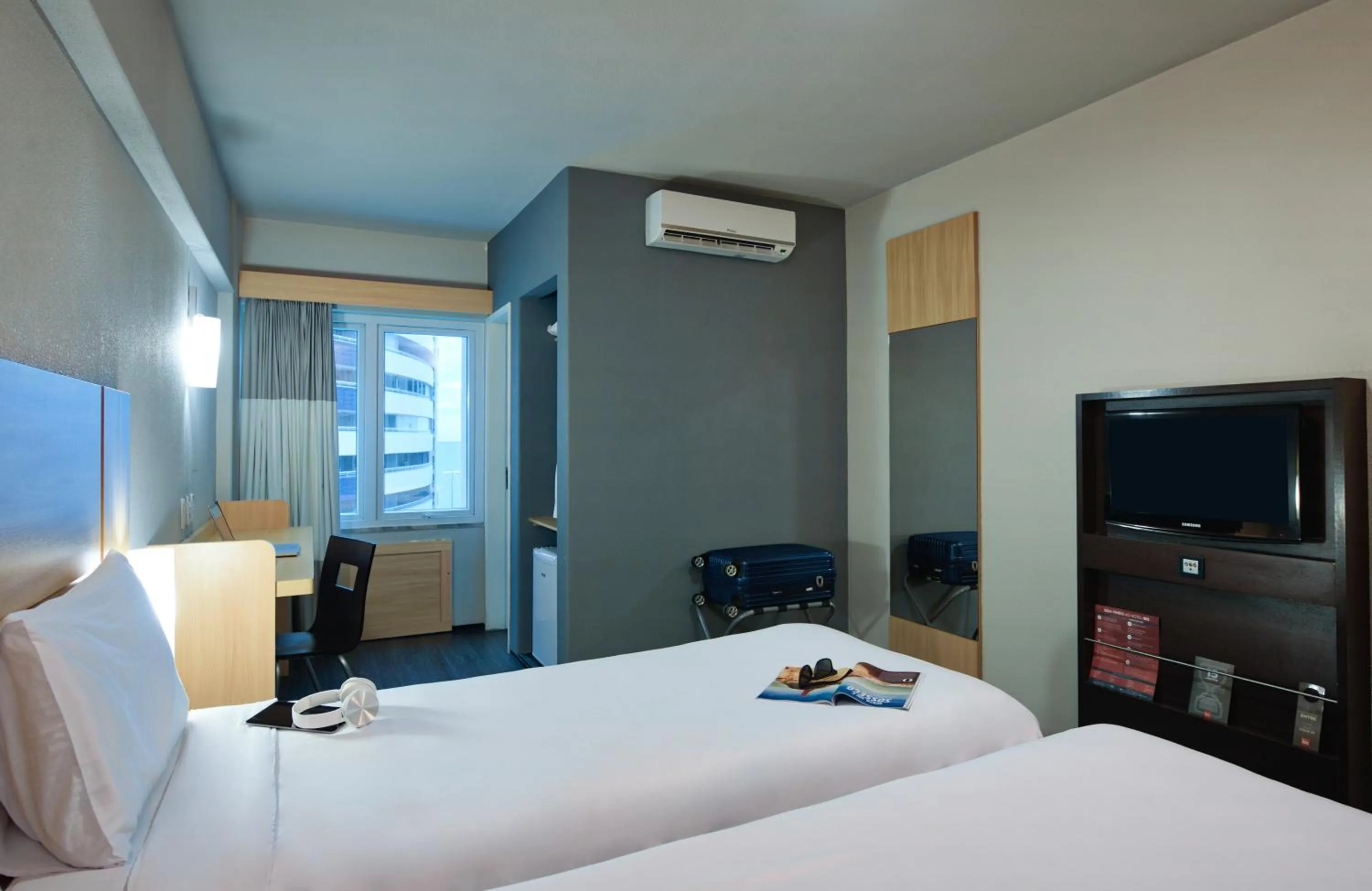 Communal lounge/ TV room, Bed in ibis Fortaleza Praia de Iracema