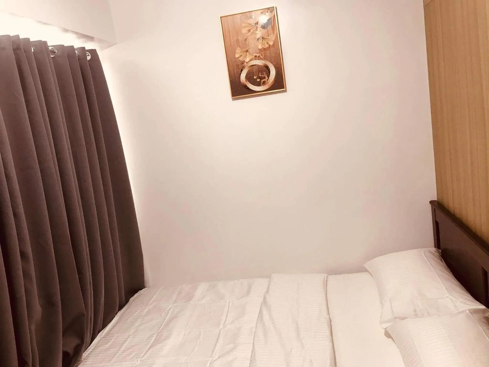 Bed in Shore One Condotel At Mall of Asia, Philippines