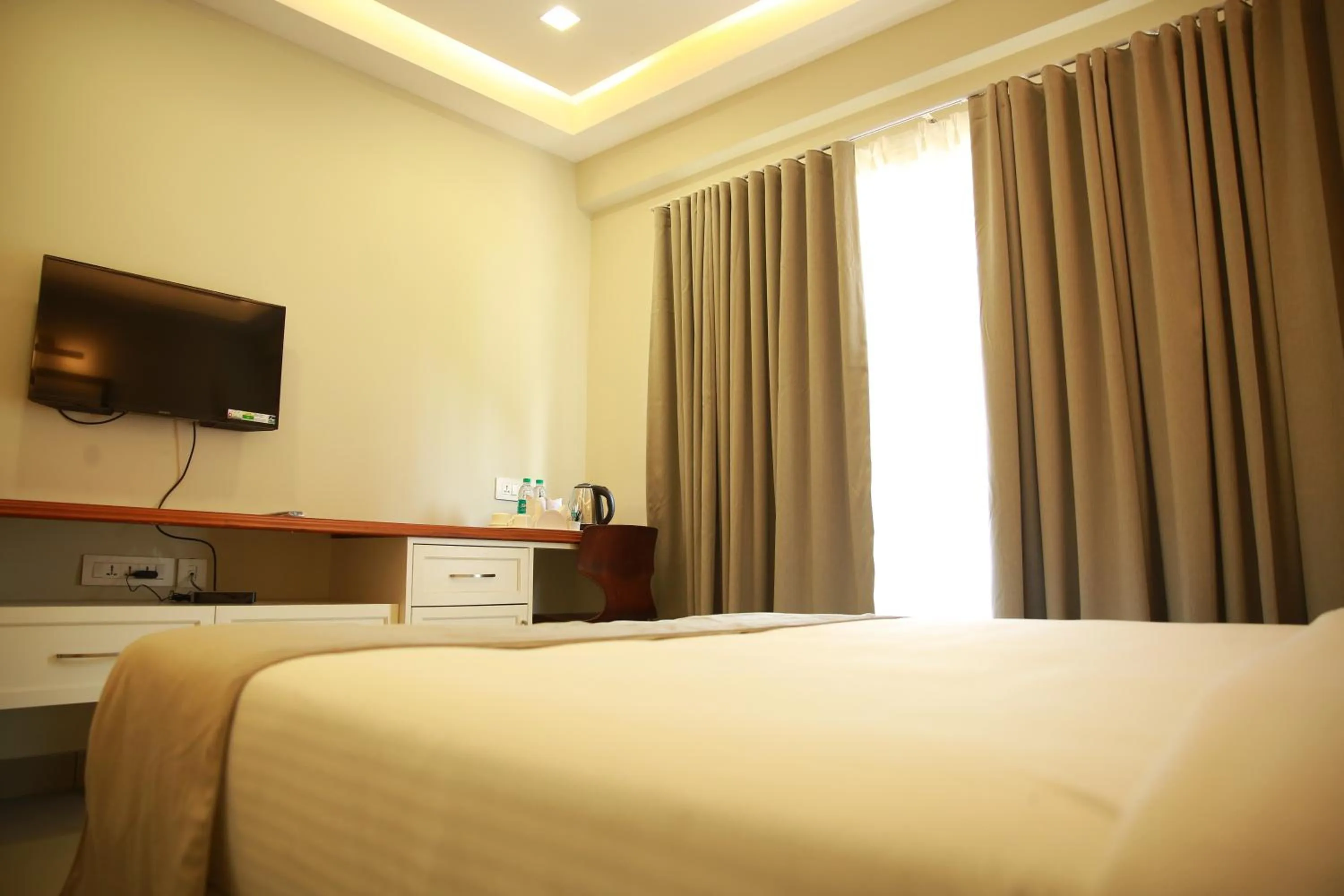 Photo of the whole room, Bed in PEARL MAHE