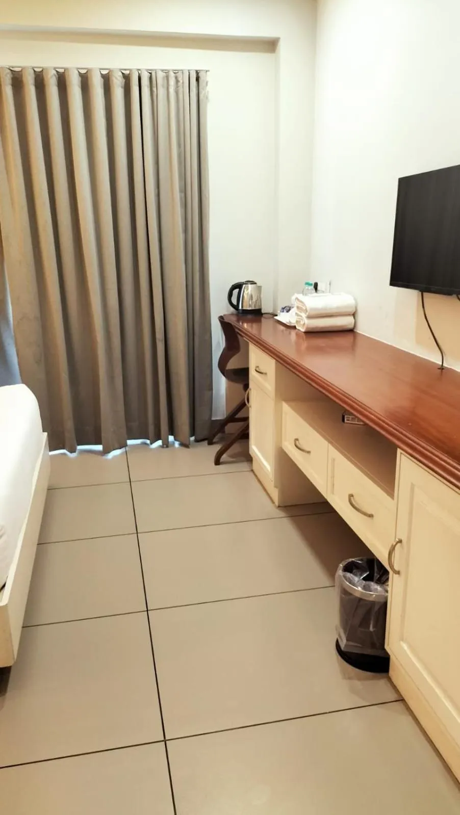 Bedroom, Bed in PEARL MAHE