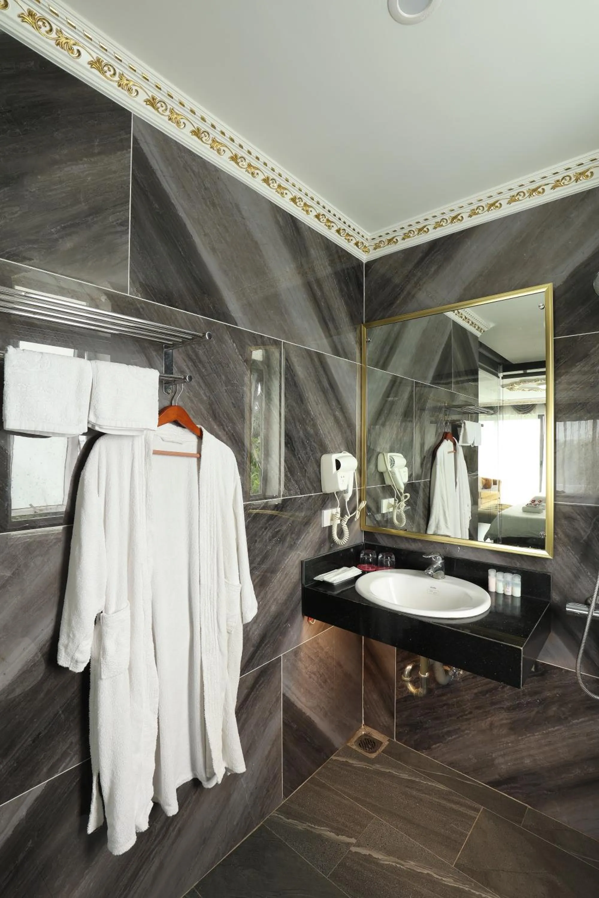 Toilet in Hoàng Gia Xa La Boutique Hotel