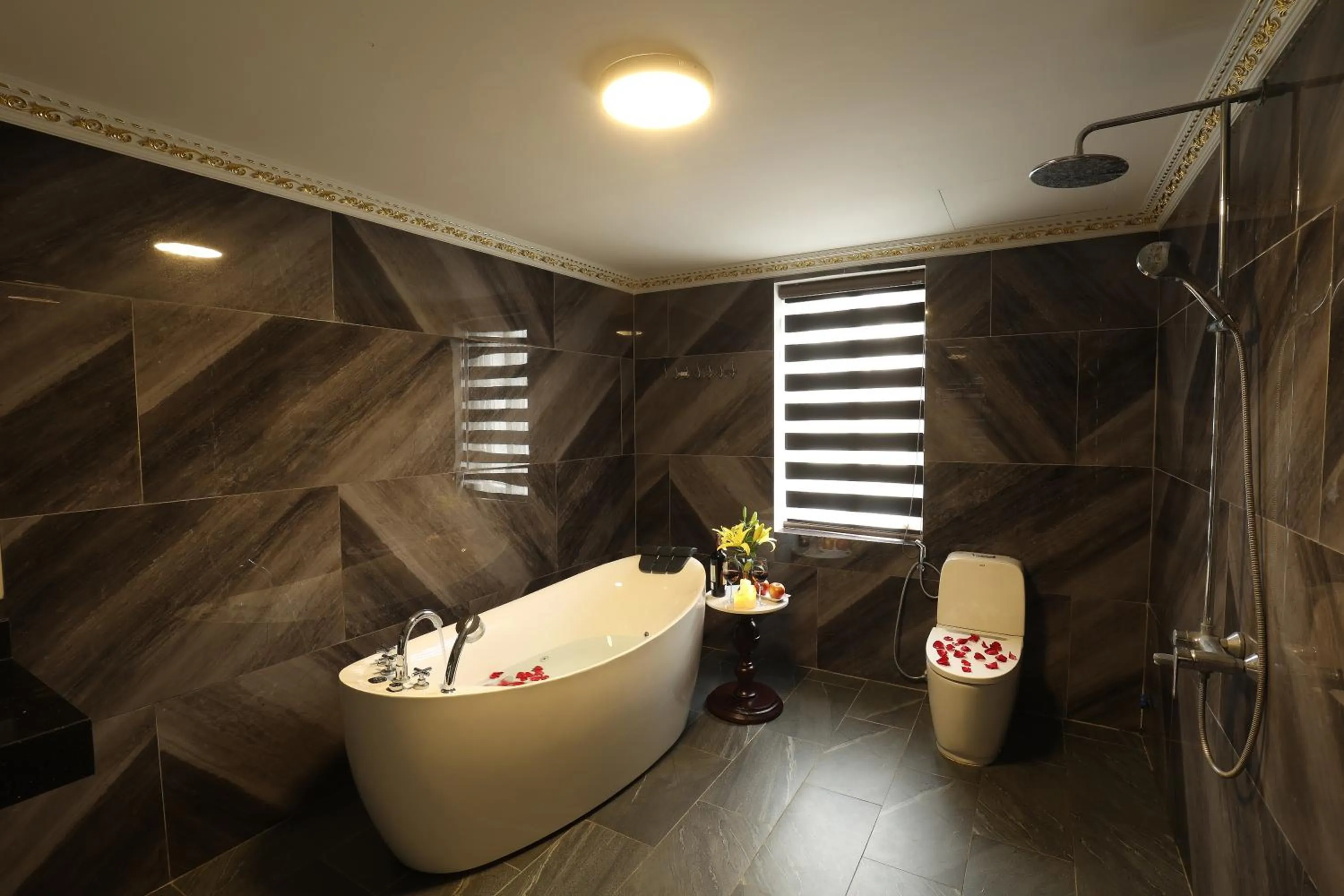 Bathroom in Hoàng Gia Xa La Boutique Hotel