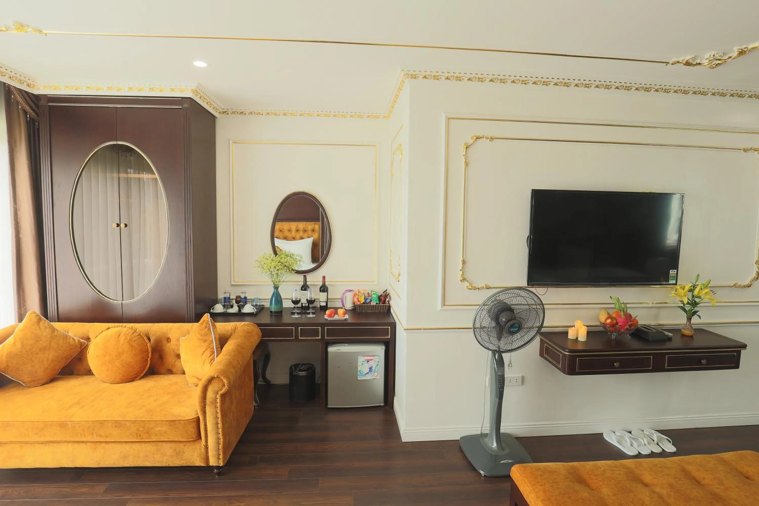 TV and multimedia in Hoàng Gia Xa La Boutique Hotel