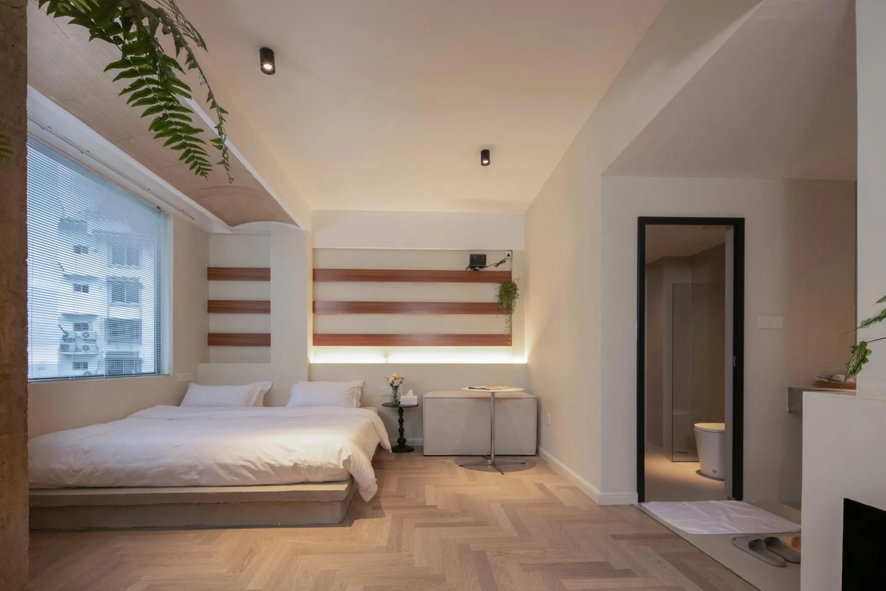 Bed in IM Waiting Hotel