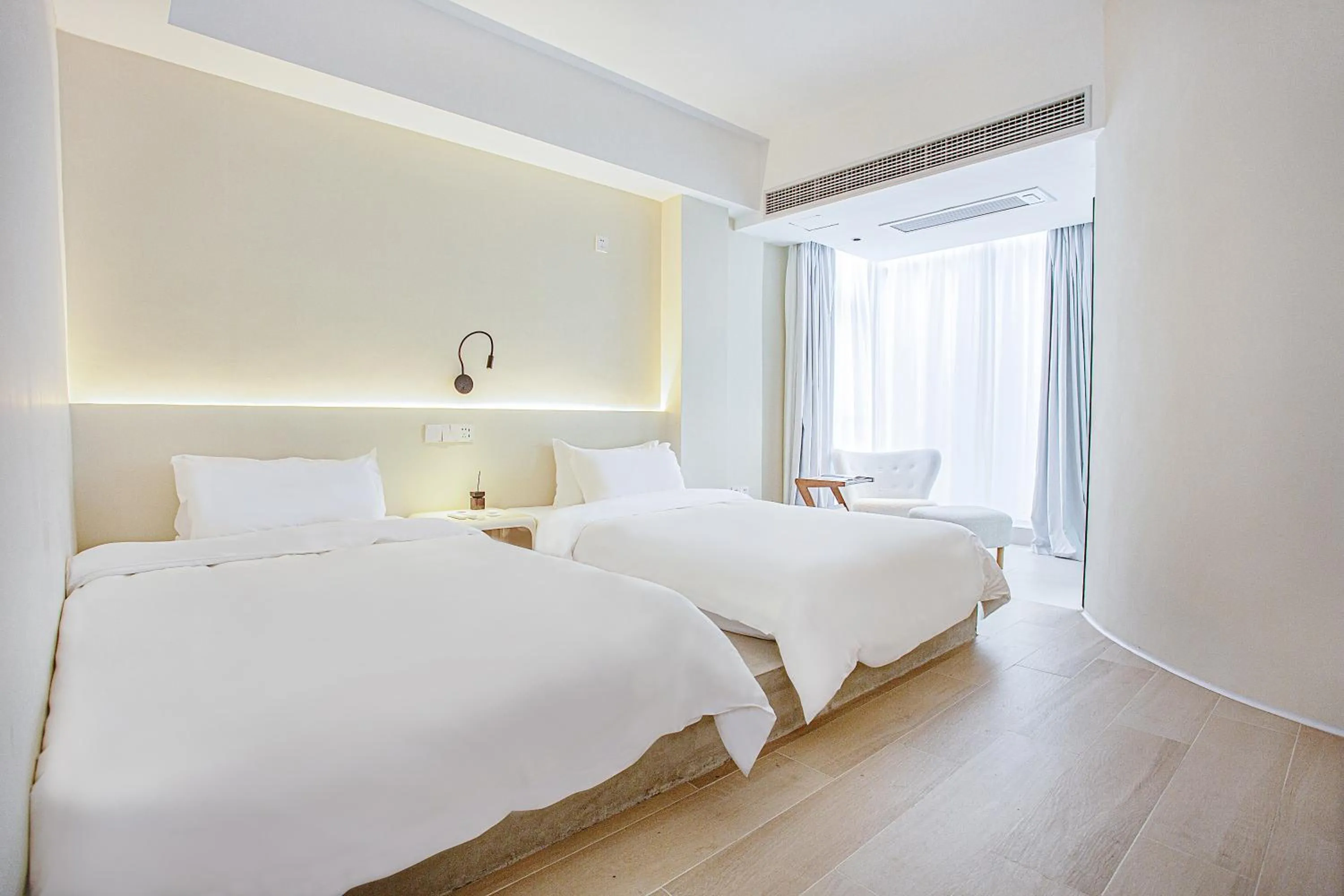 Bed in IM Waiting Hotel