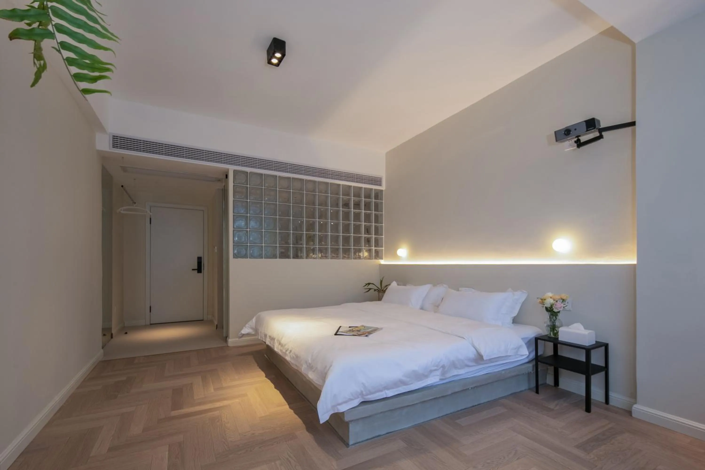 Bed in IM Waiting Hotel