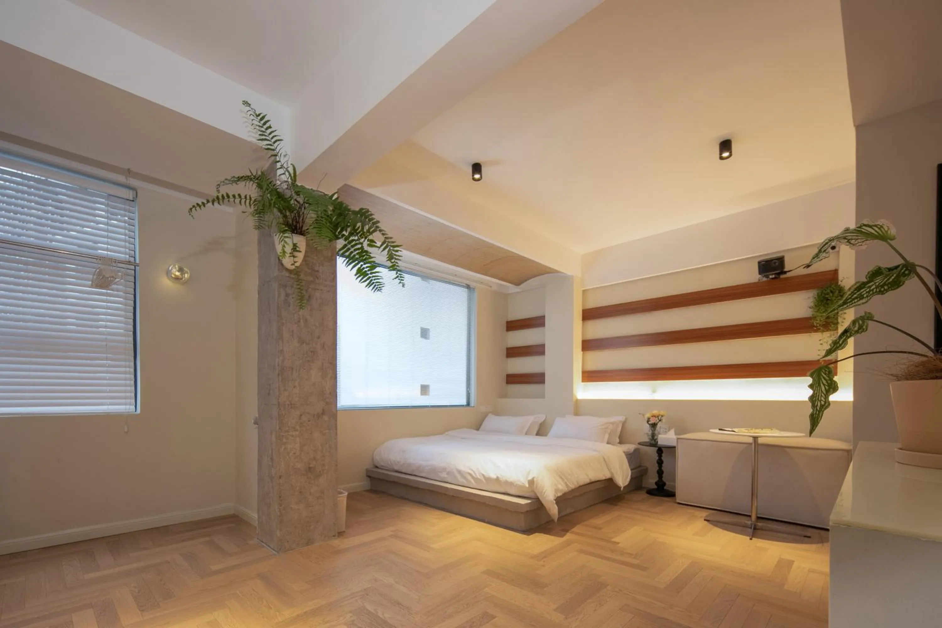 Bed in IM Waiting Hotel