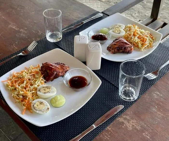 Restaurant/places to eat in Reef Bungalow Hotel