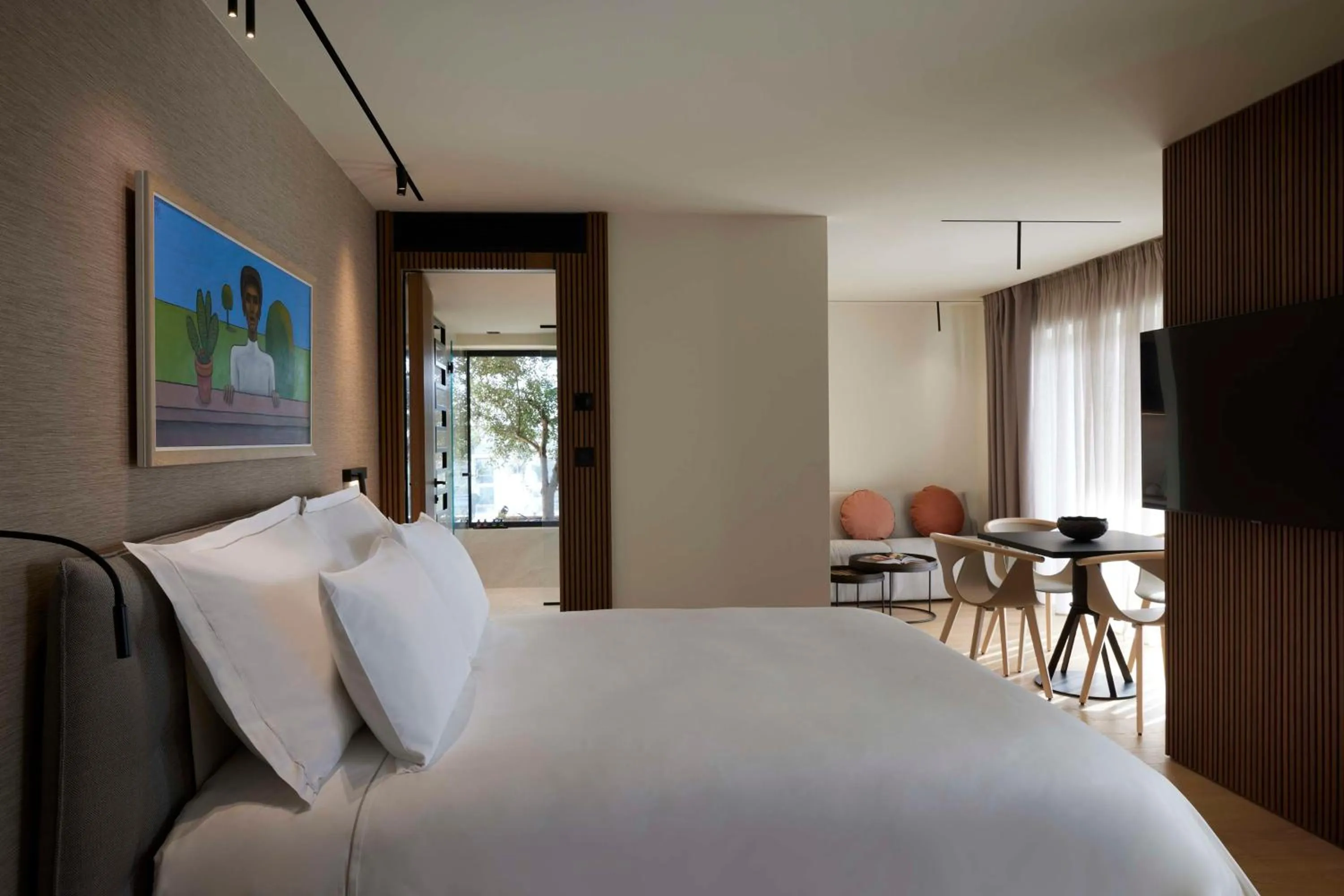 Photo of the whole room, Bed in Dusit Suites Hotel Athens