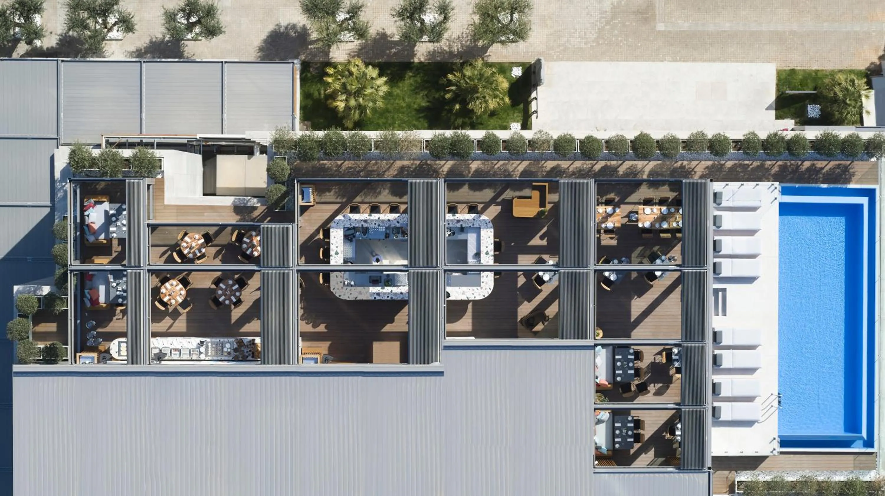 Swimming pool in Dusit Suites Hotel Athens