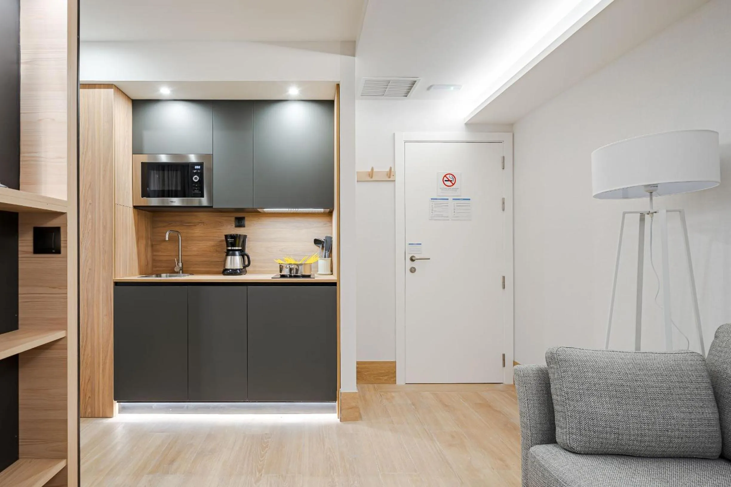 Coffee/tea facilities in Feelathome Ventas Suites