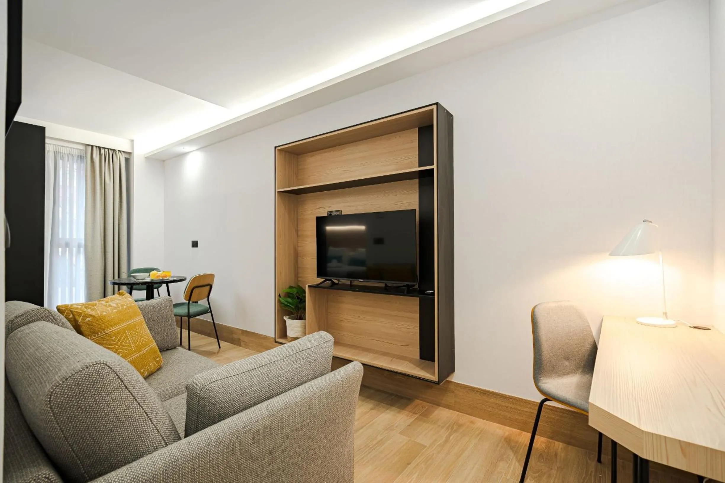 TV and multimedia in Feelathome Ventas Suites