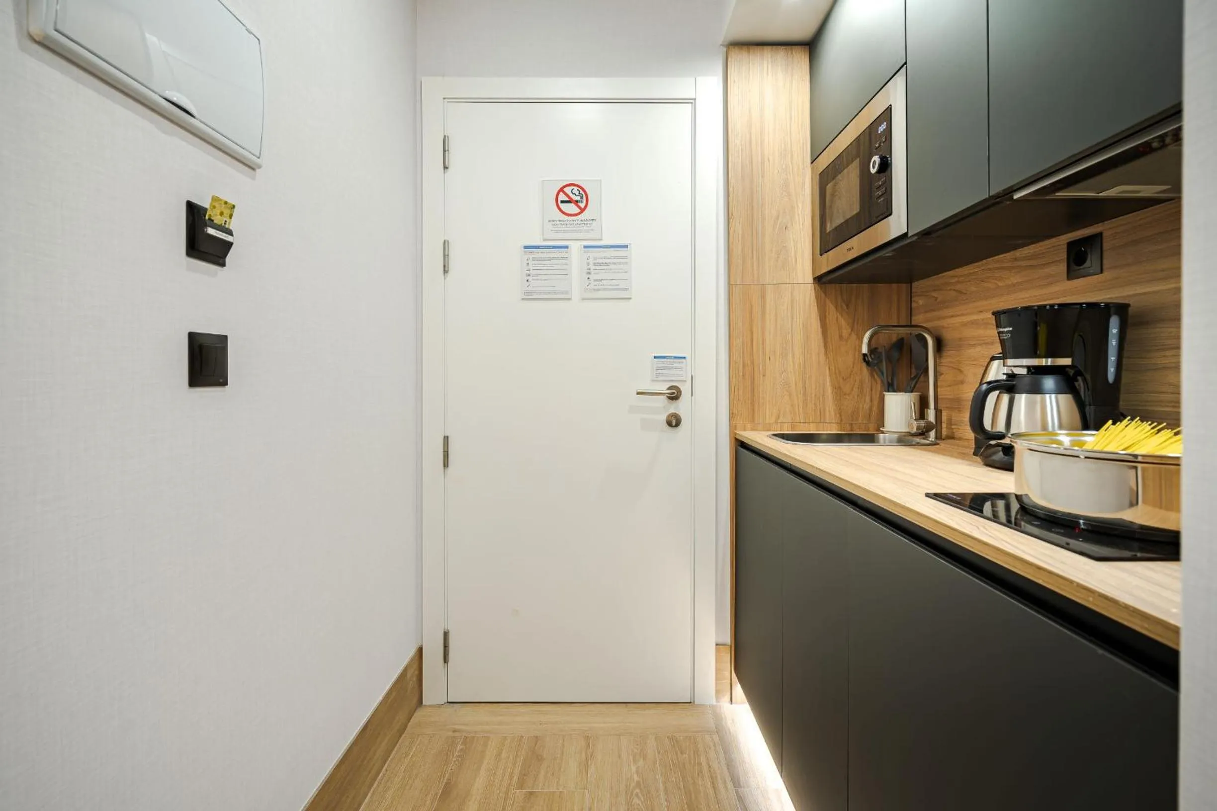 Kitchen or kitchenette in Feelathome Ventas Suites