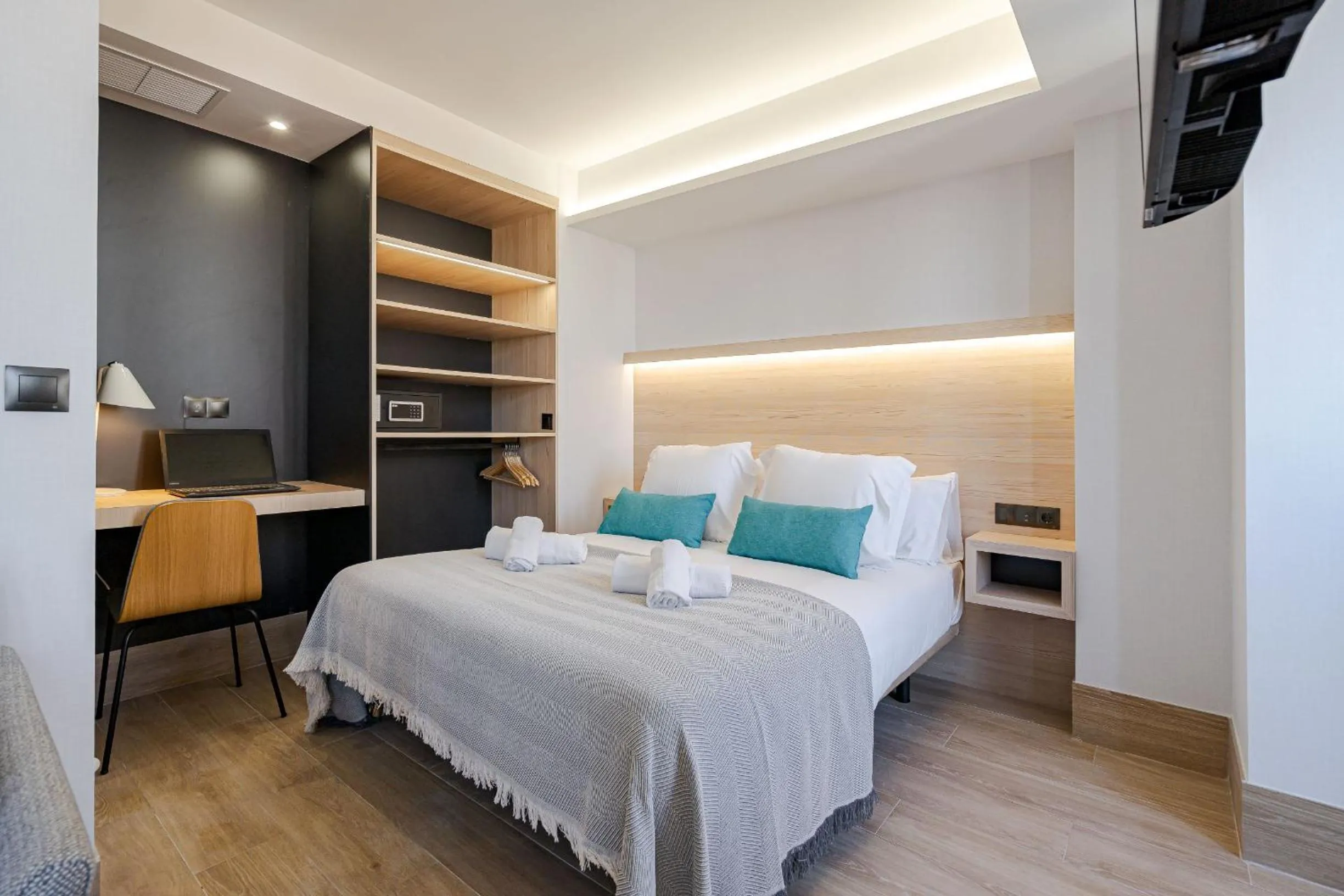 Bed in Feelathome Ventas Suites