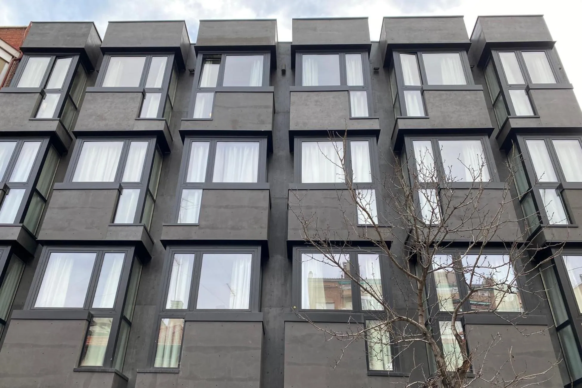 Property building in Feelathome Ventas Suites