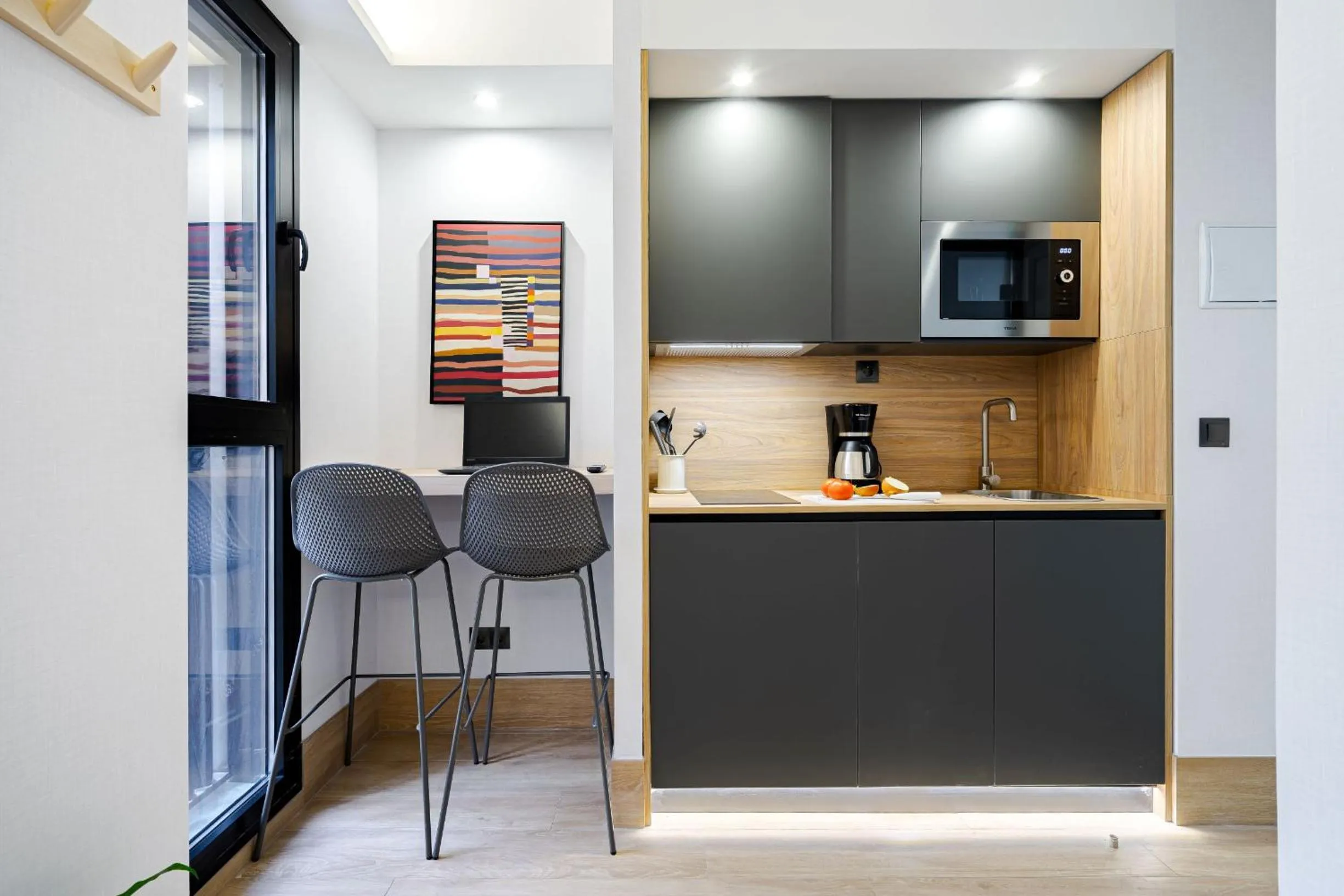 Kitchen or kitchenette in Feelathome Ventas Suites