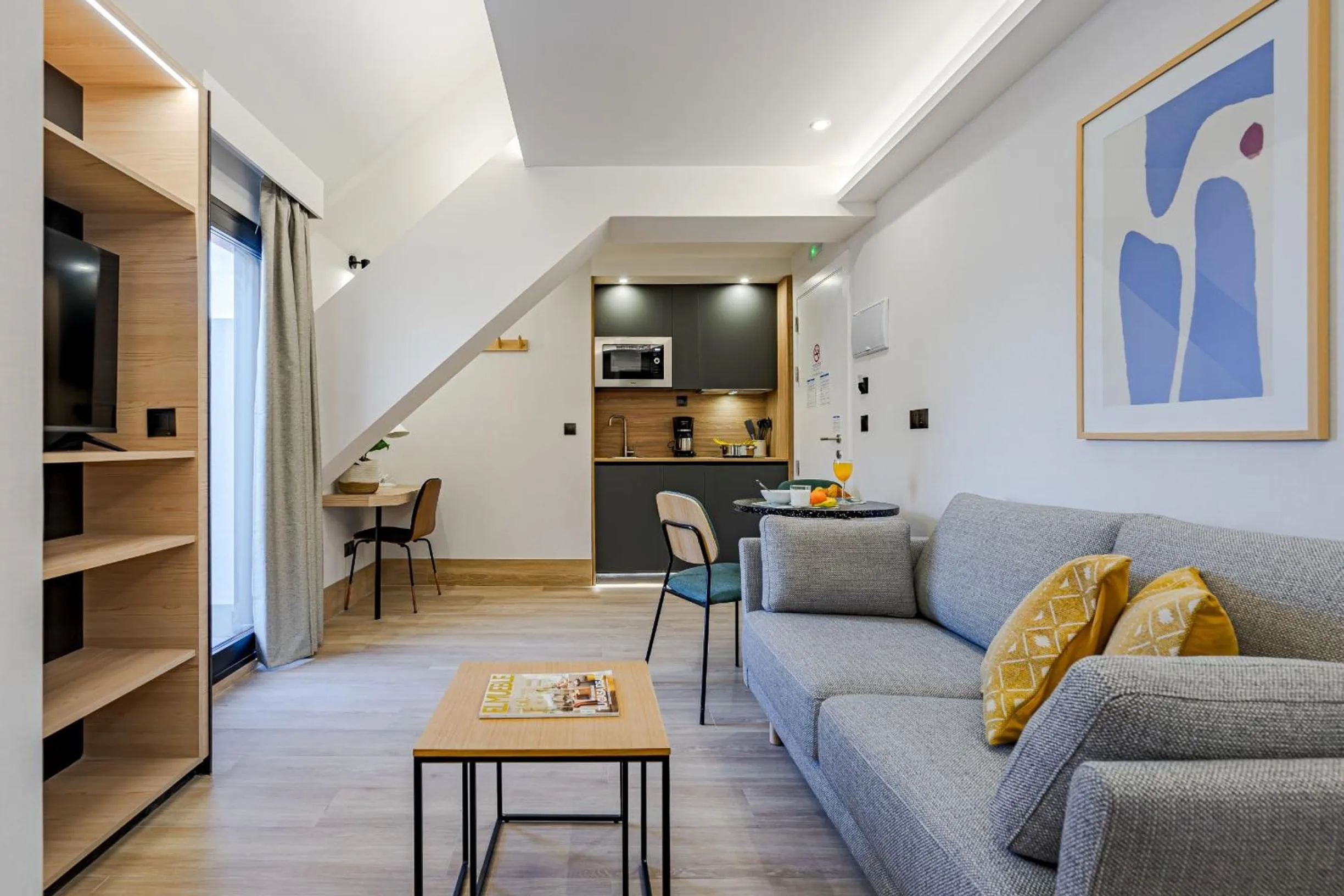 Kitchen or kitchenette in Feelathome Ventas Suites