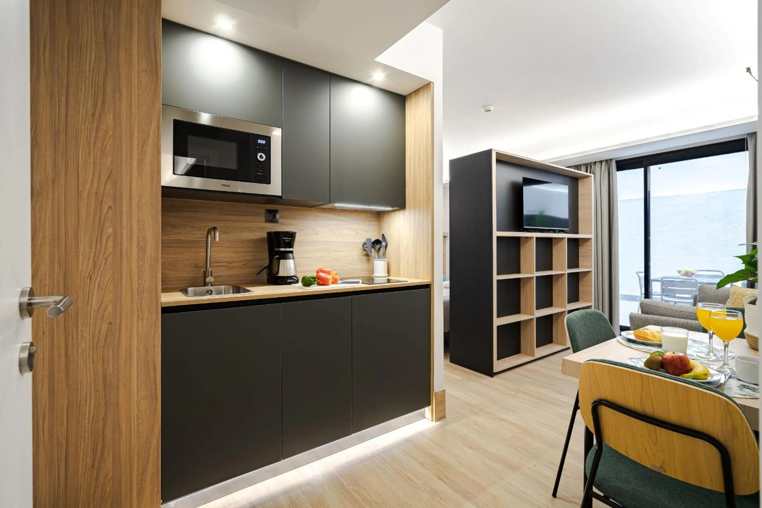 Kitchen or kitchenette in Feelathome Ventas Suites