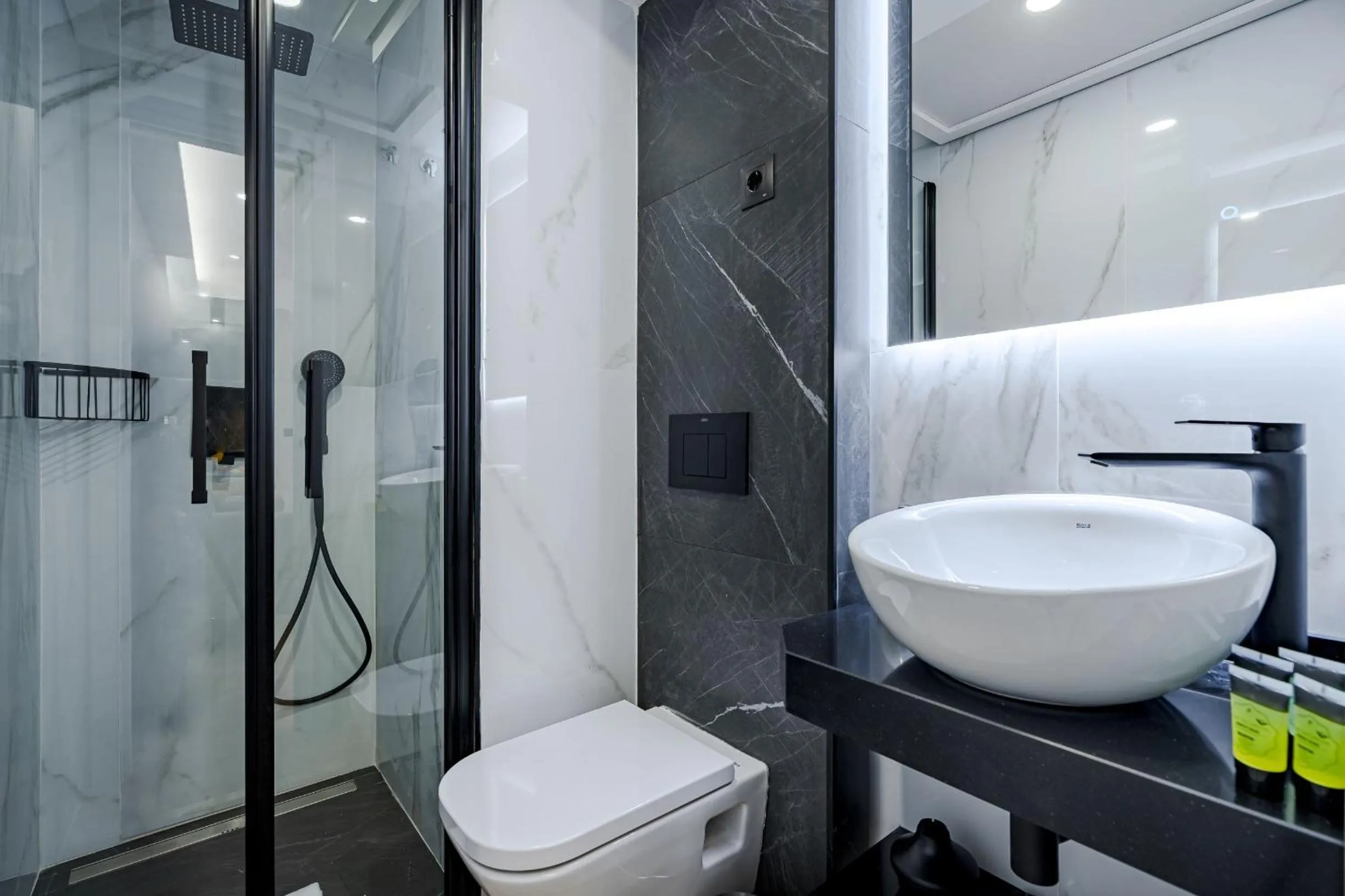 Shower in Feelathome Ventas Suites