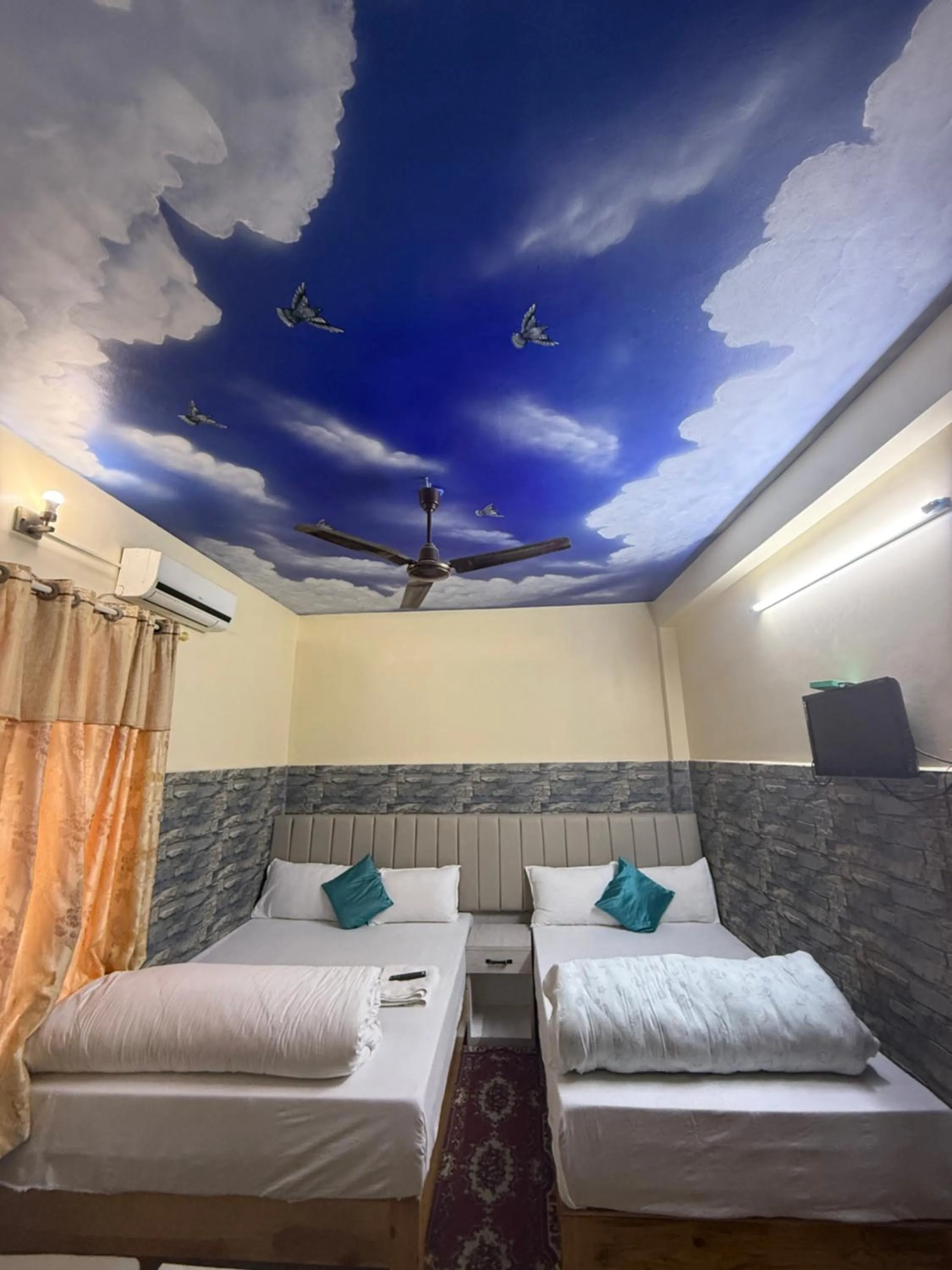 Bed in Hotel Center Inn Lake