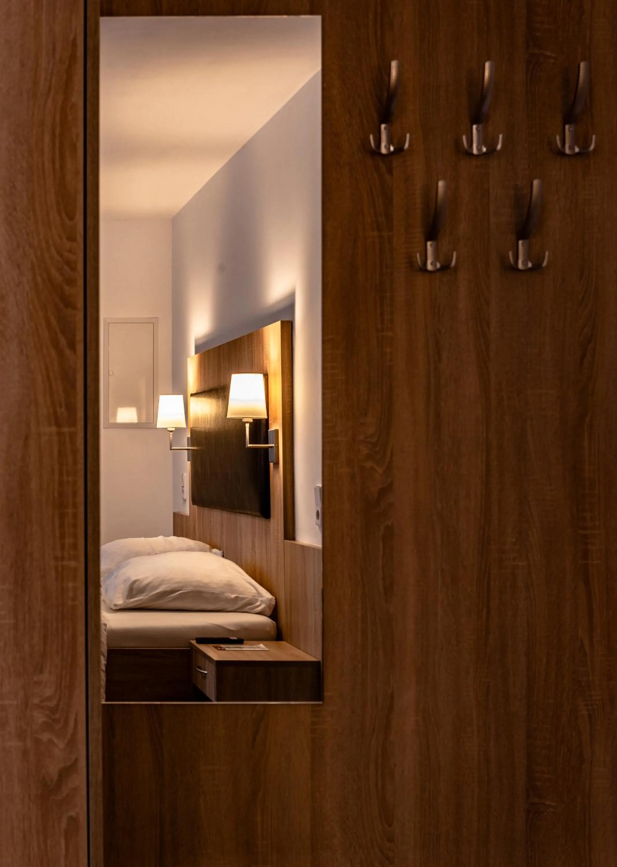 wardrobe, Bed in Motel Zur Dachsbaude