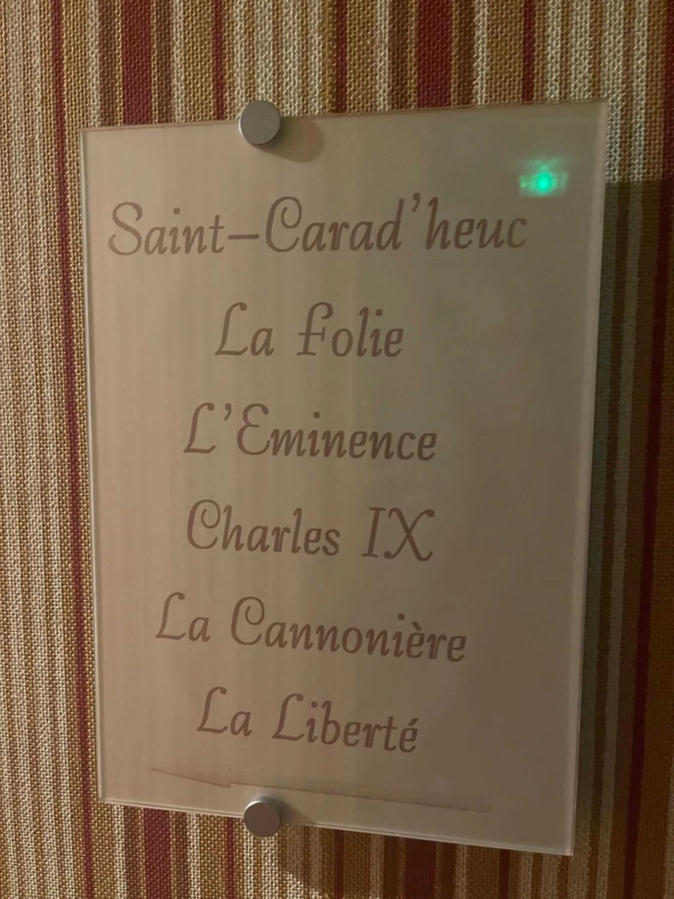 Bedroom in Le Grand Monarque Donzy